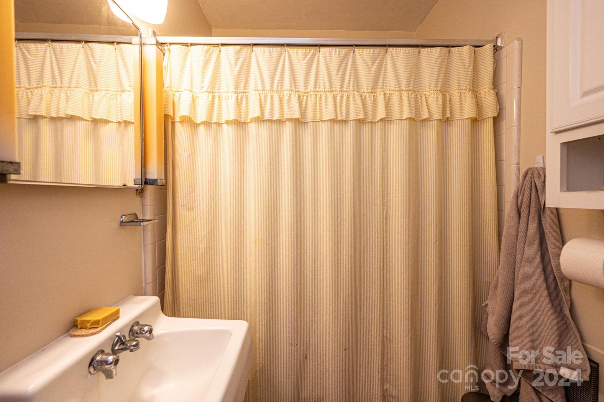 5007 Poplar View Lane