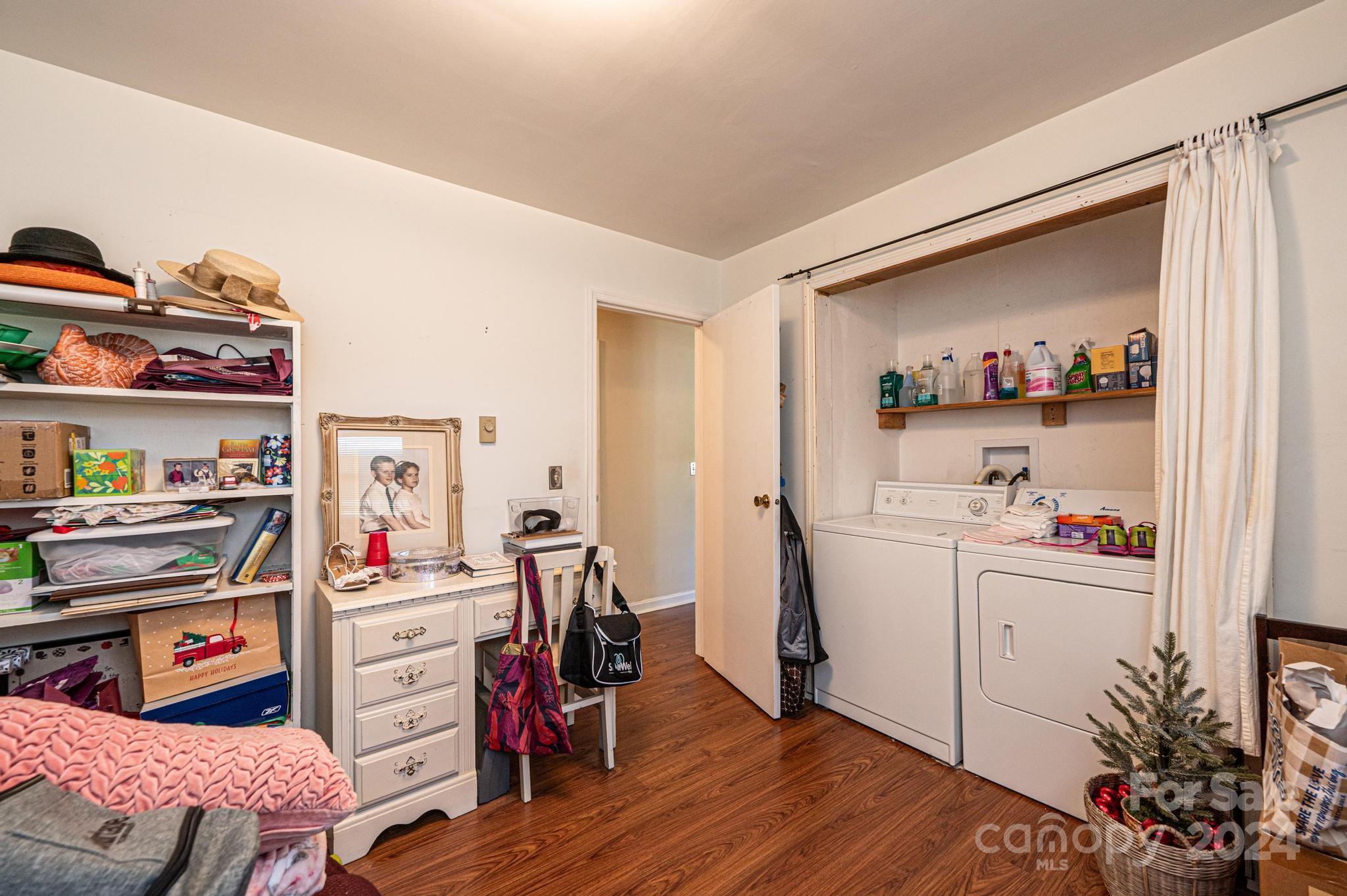 5007 Poplar View Lane