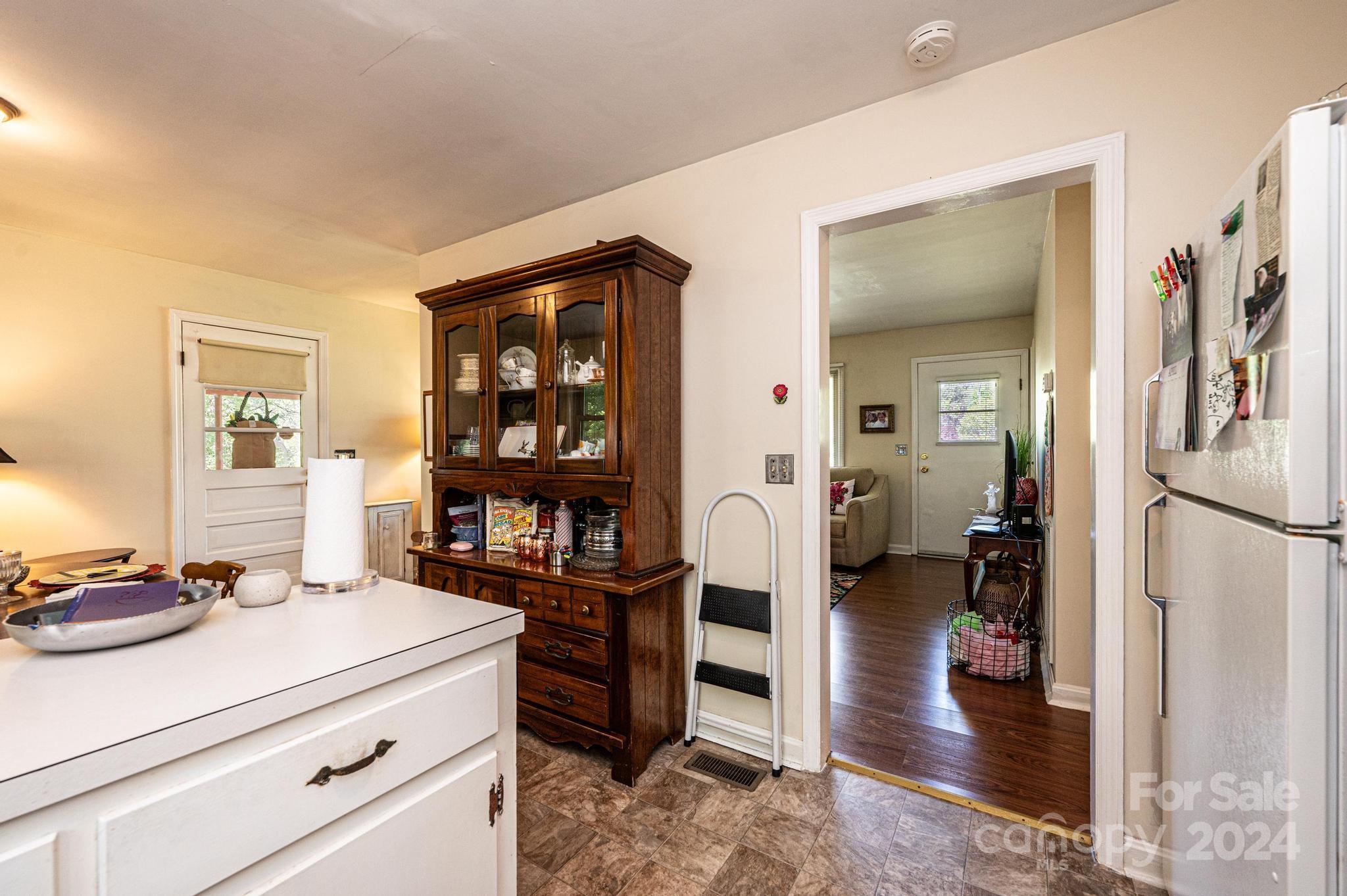 5007 Poplar View Lane