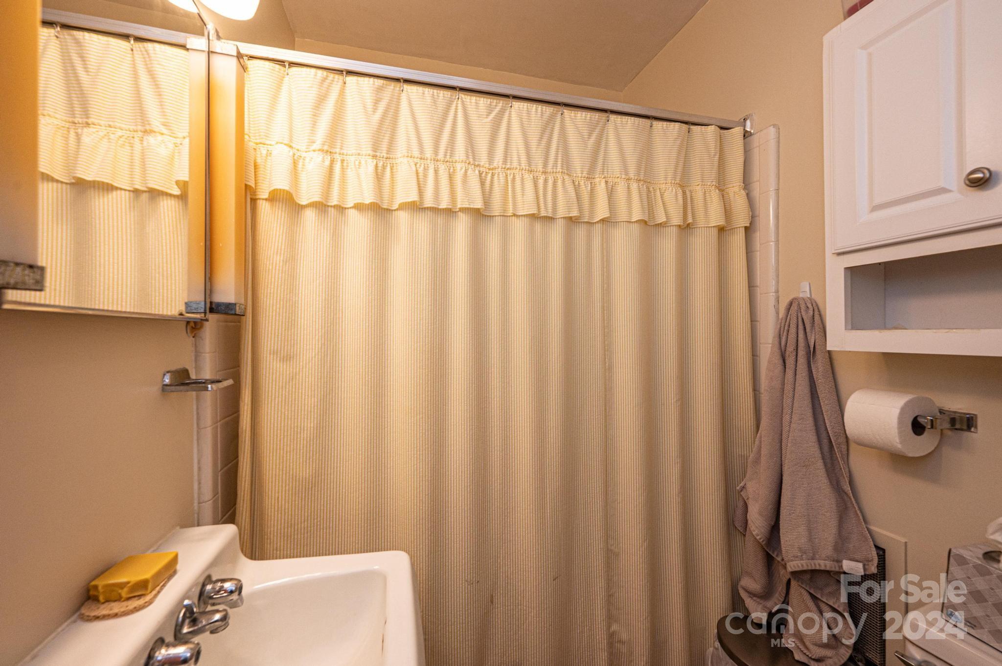 5007 Poplar View Lane