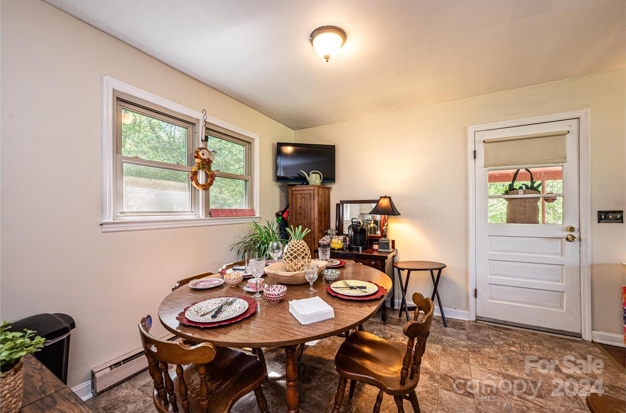 5007 Poplar View Lane