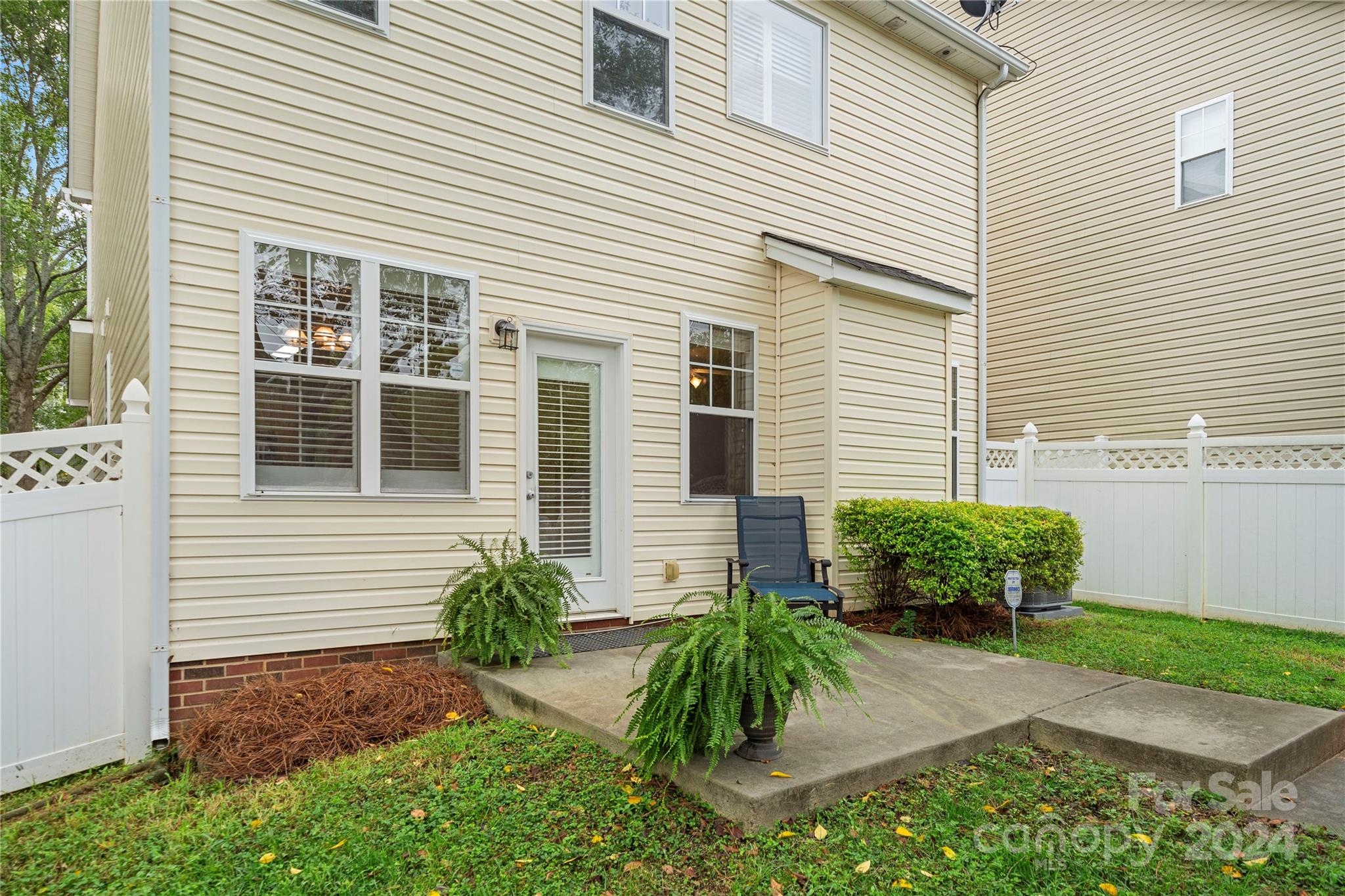 15533 Crossing Gate Drive