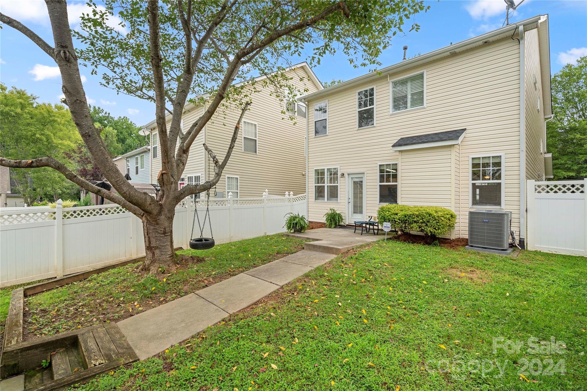 15533 Crossing Gate Drive