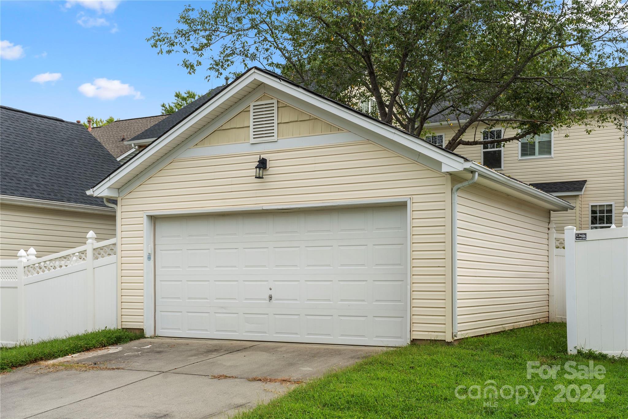 15533 Crossing Gate Drive