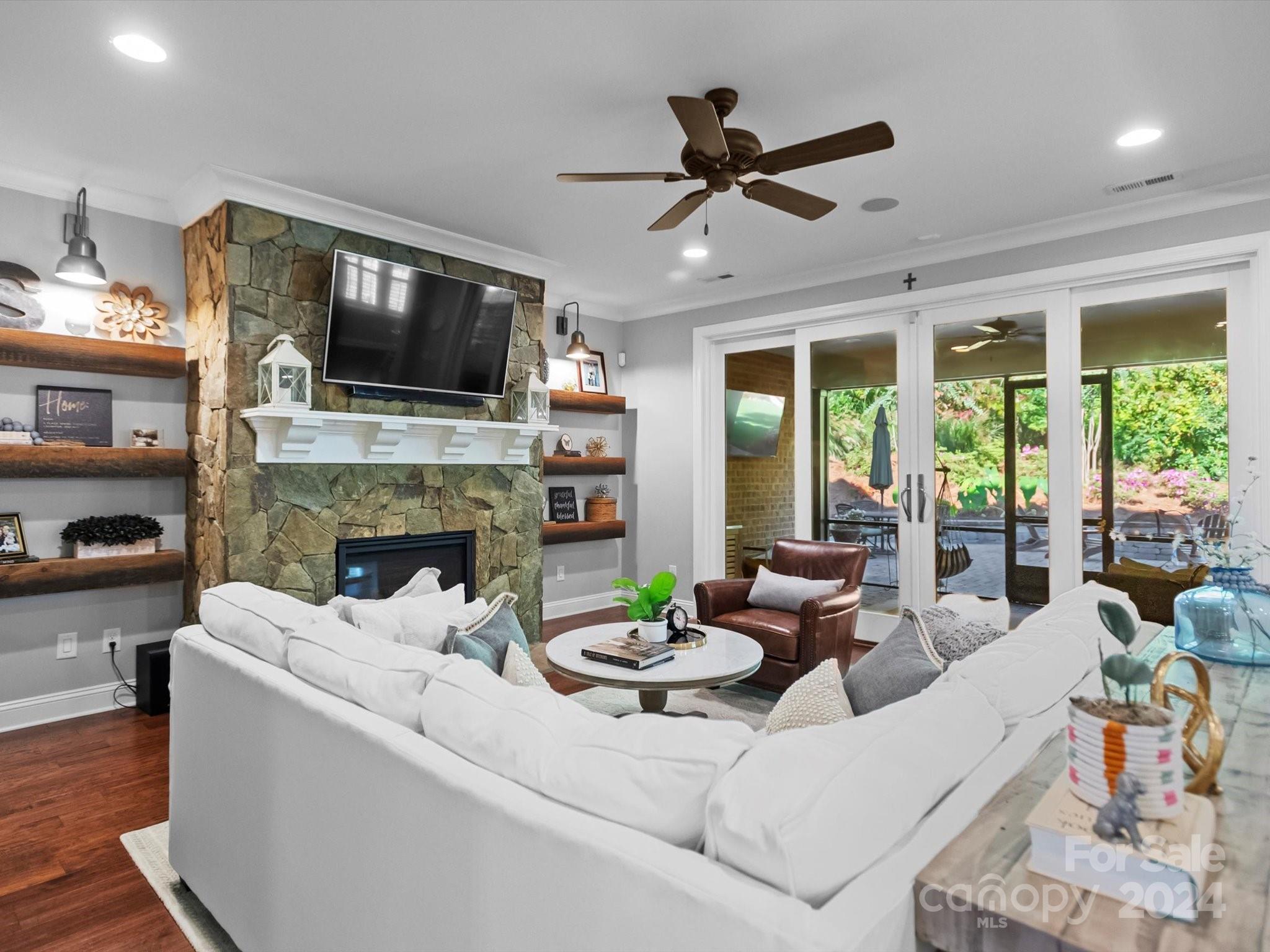 2437 Summers Glen Drive NW