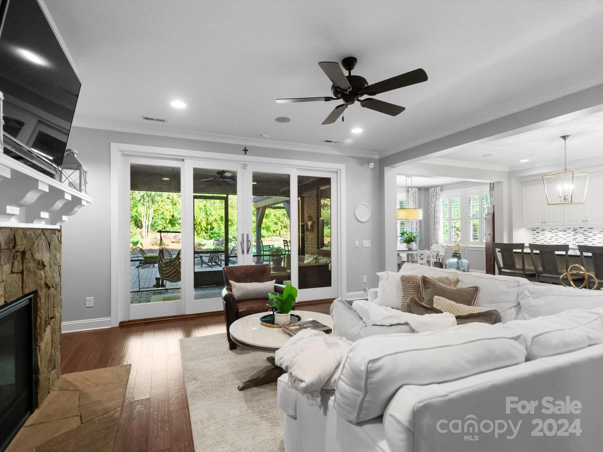 2437 Summers Glen Drive NW