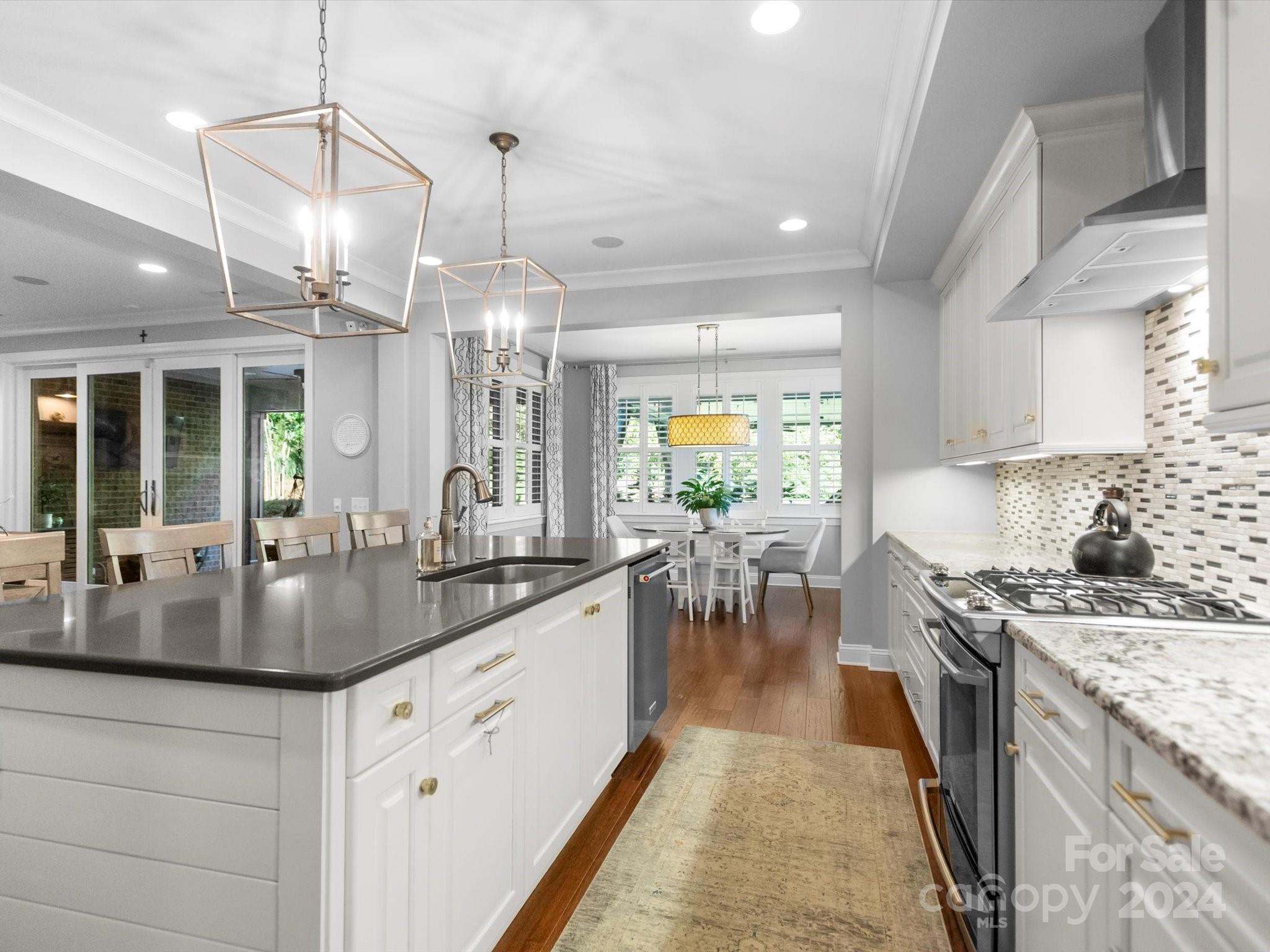 2437 Summers Glen Drive NW