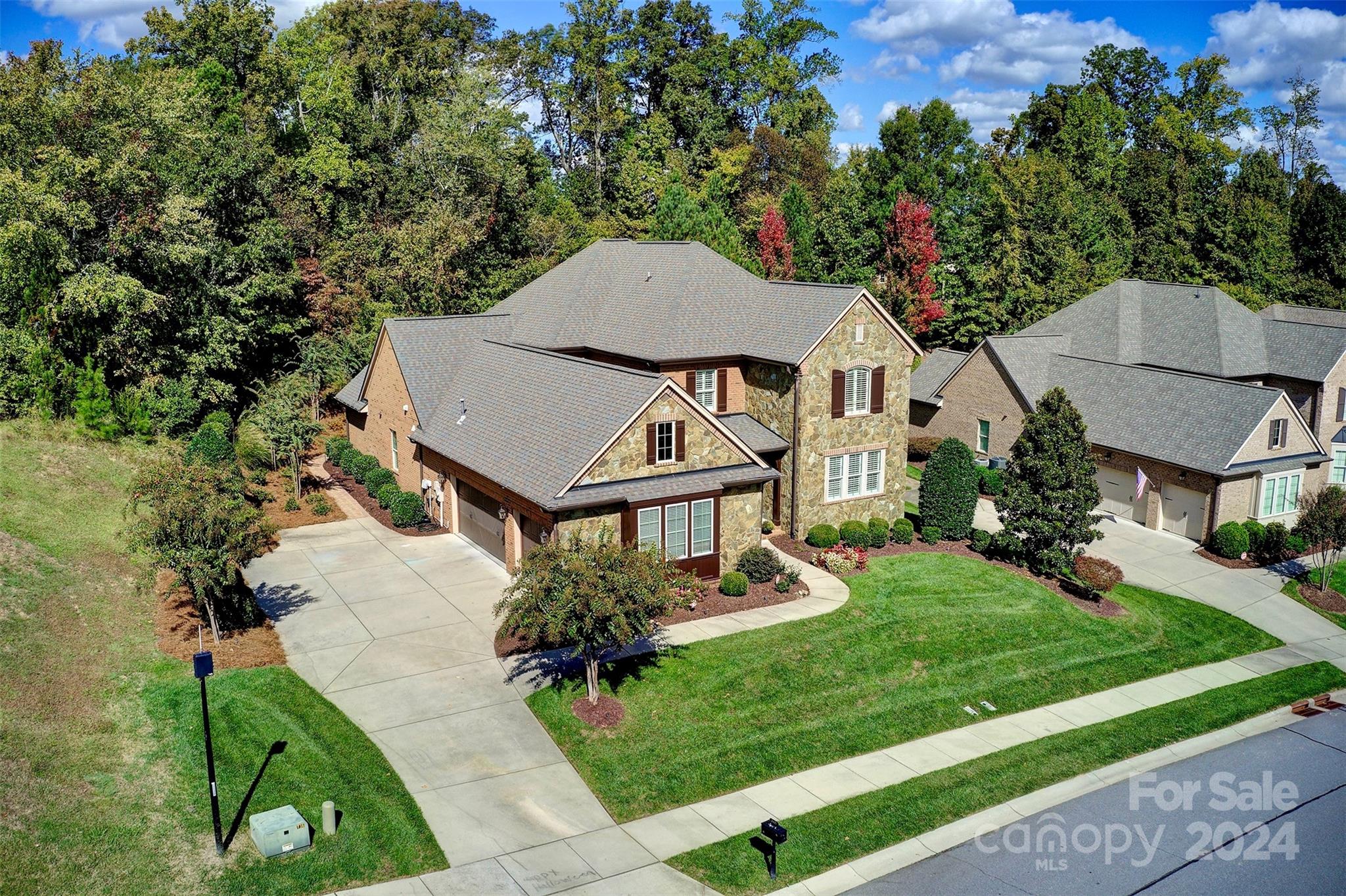 2437 Summers Glen Drive NW