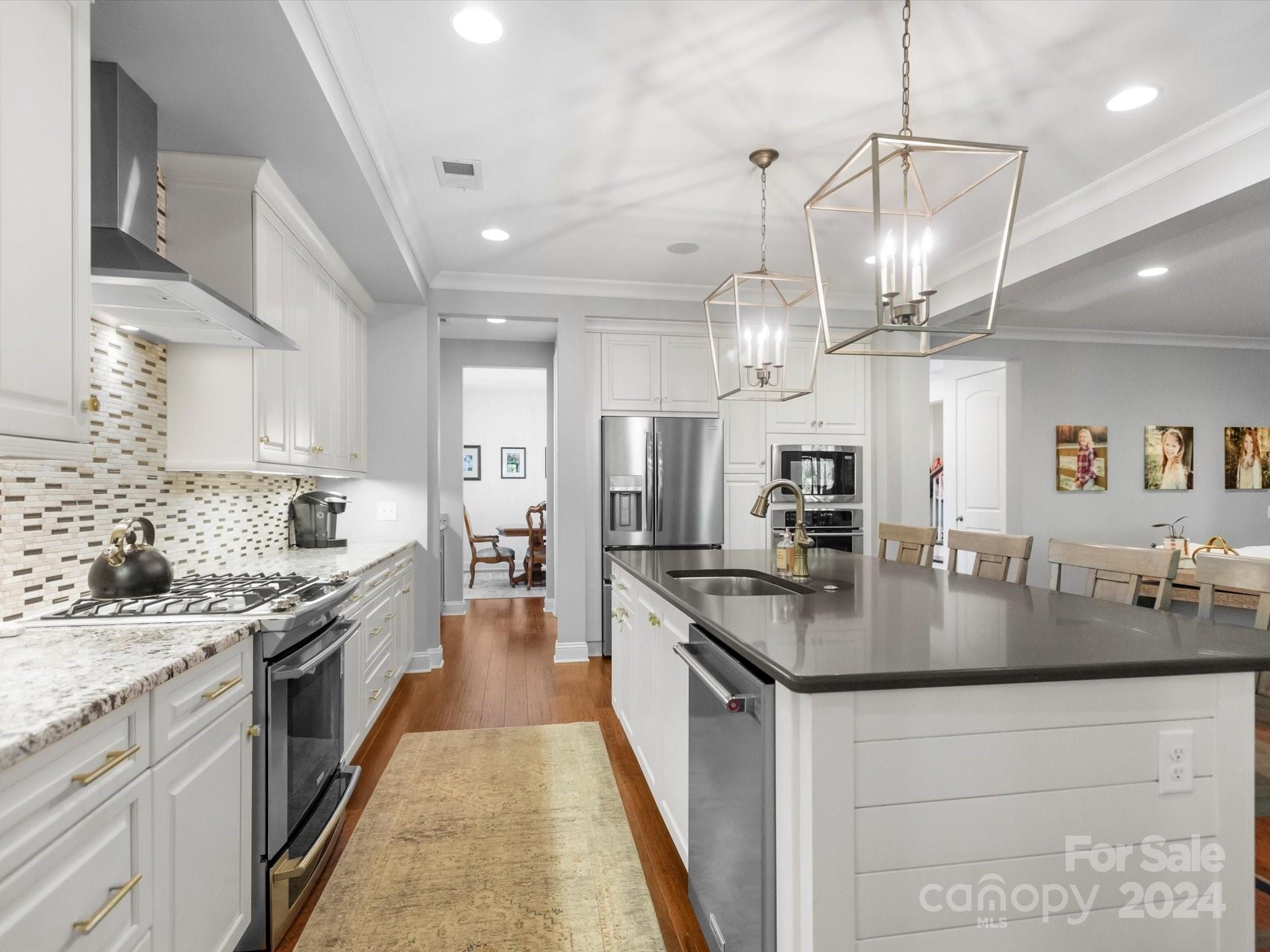 2437 Summers Glen Drive NW