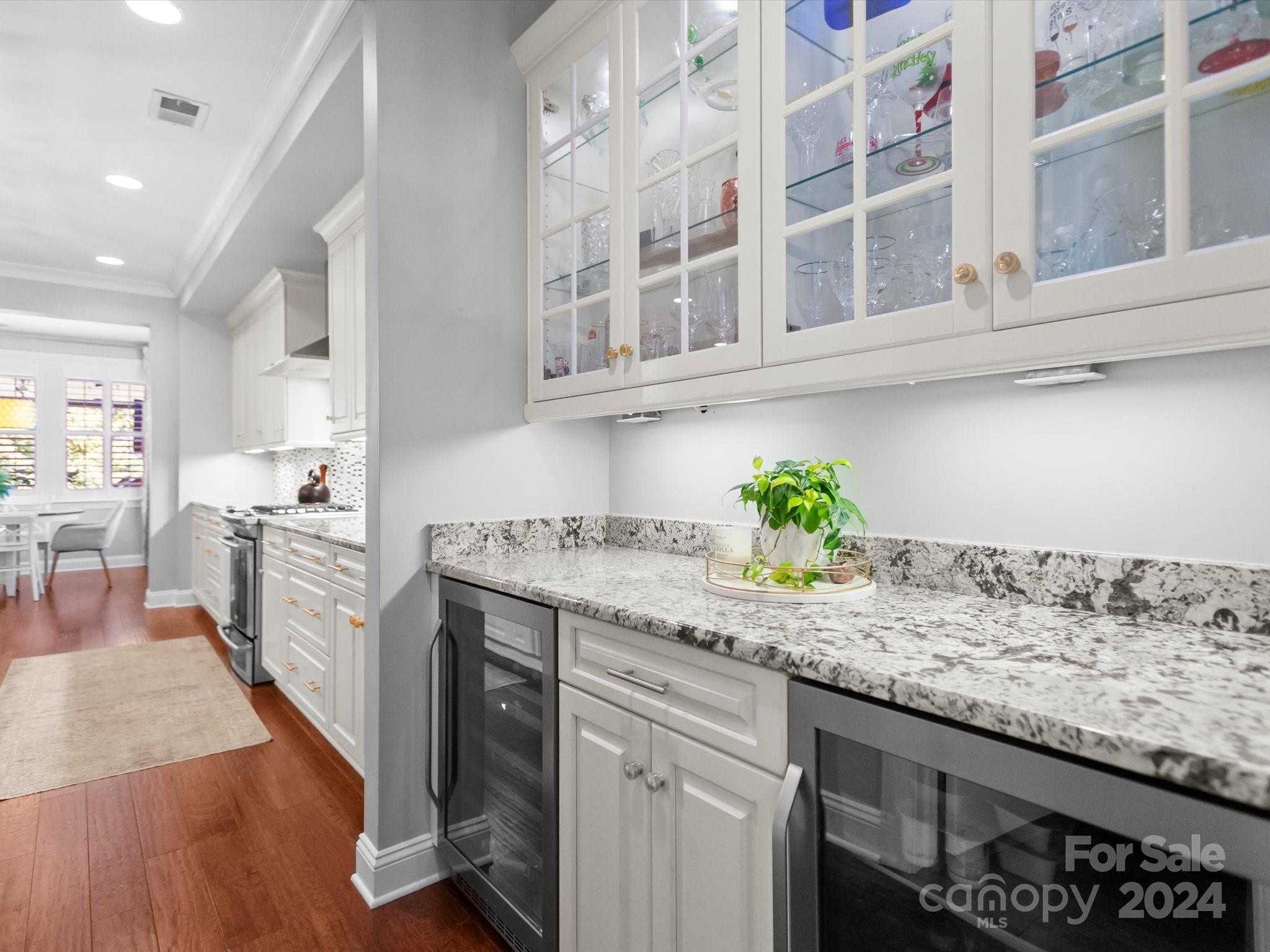 2437 Summers Glen Drive NW