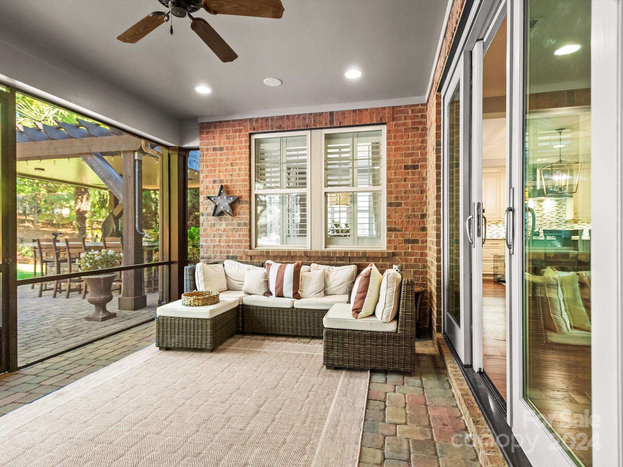 2437 Summers Glen Drive NW