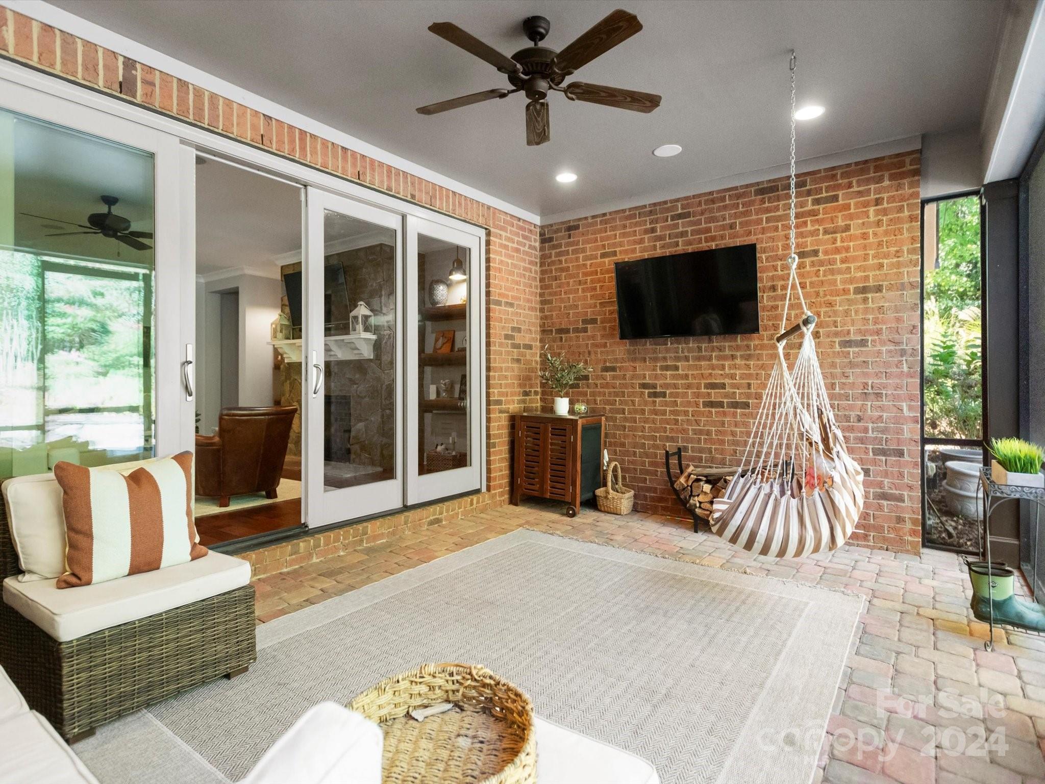 2437 Summers Glen Drive NW