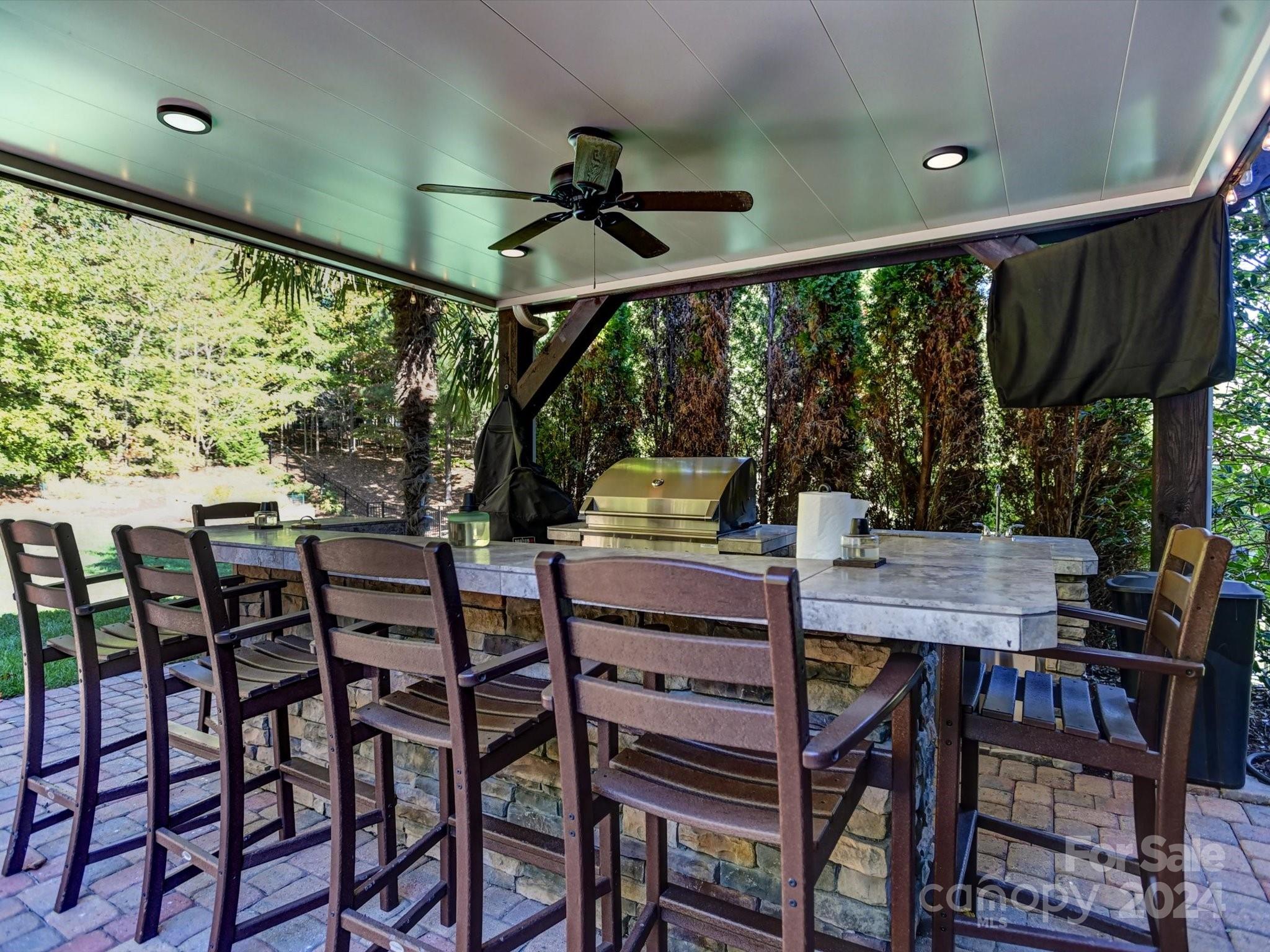 2437 Summers Glen Drive NW