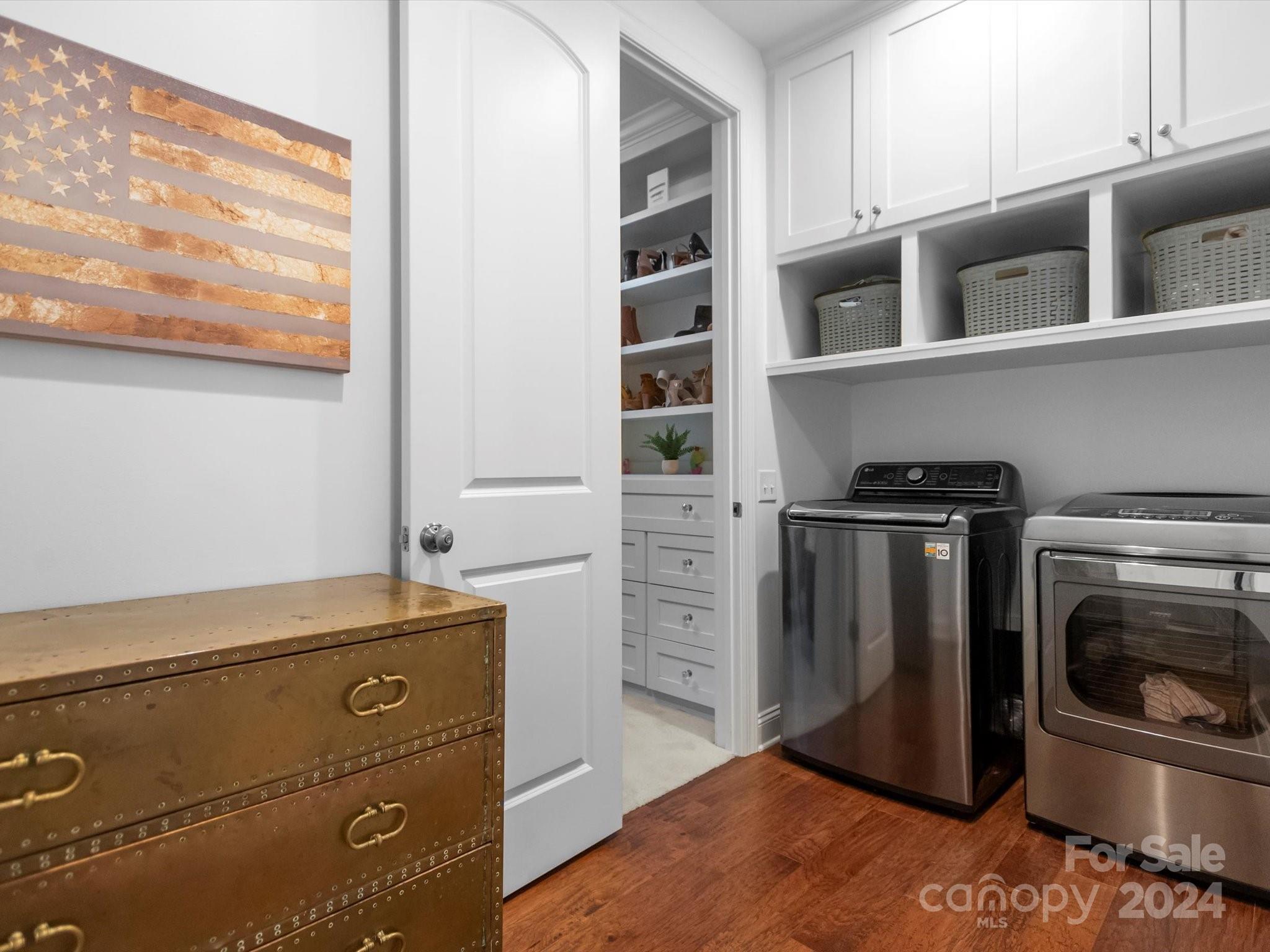 2437 Summers Glen Drive NW