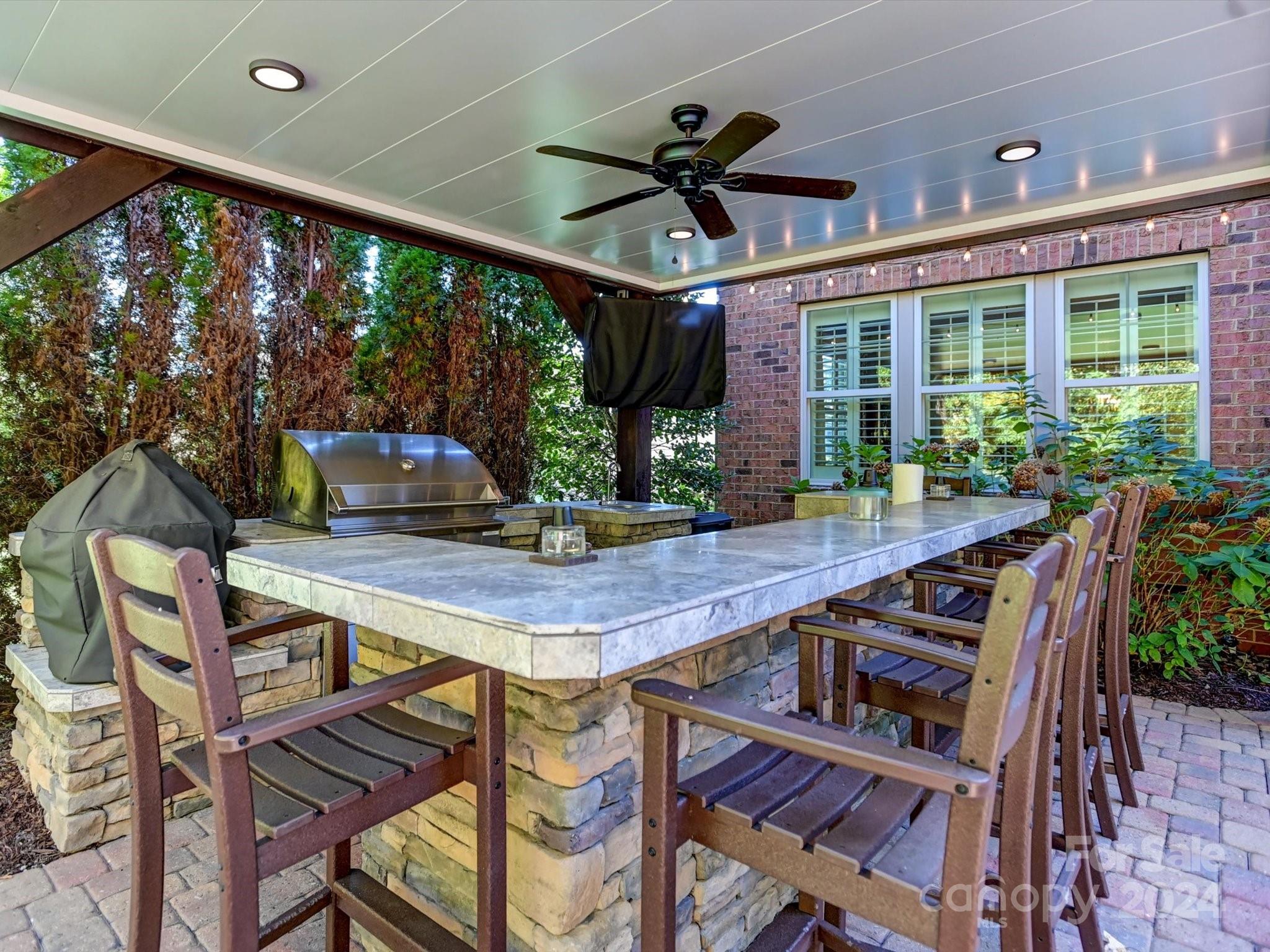 2437 Summers Glen Drive NW