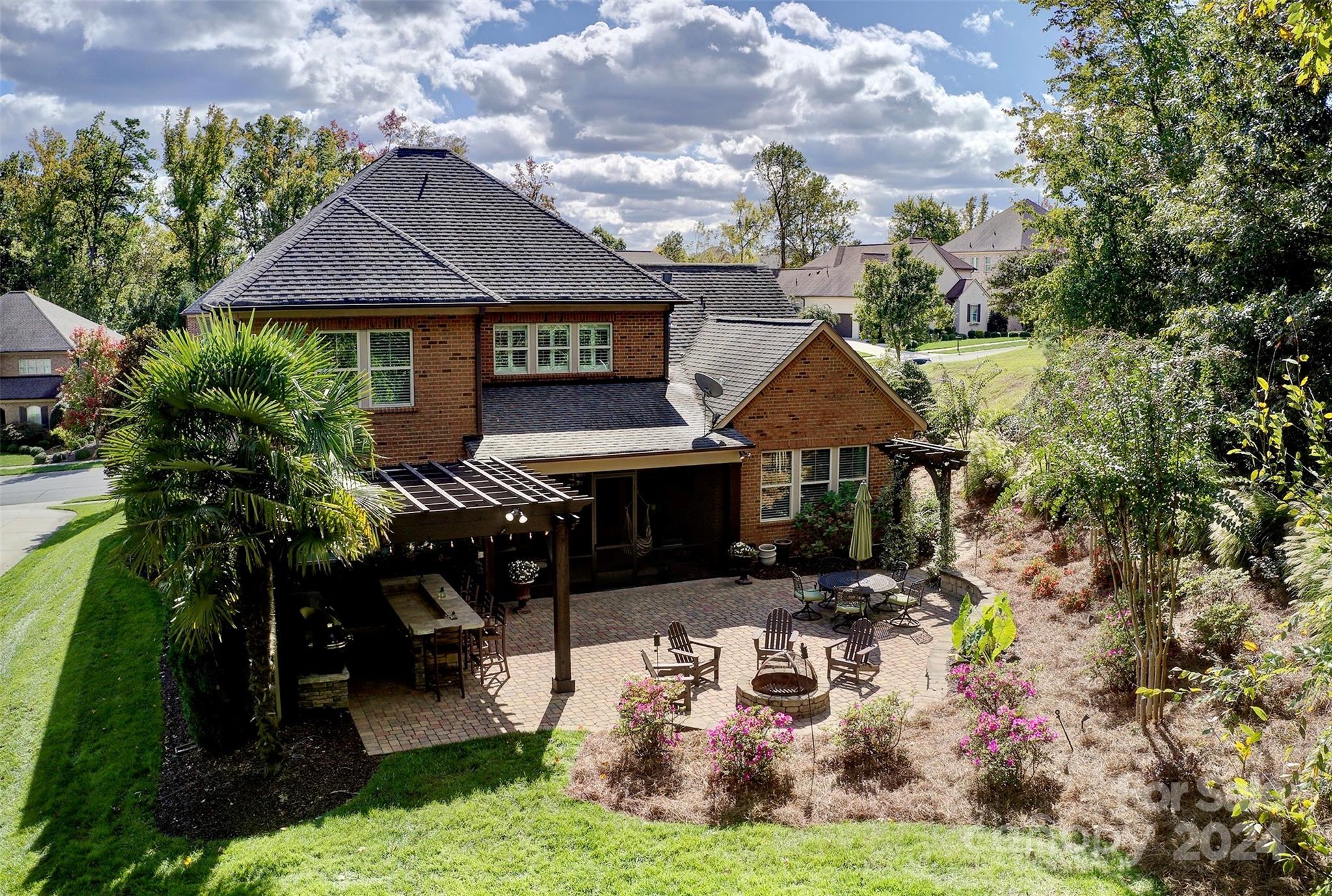 2437 Summers Glen Drive NW