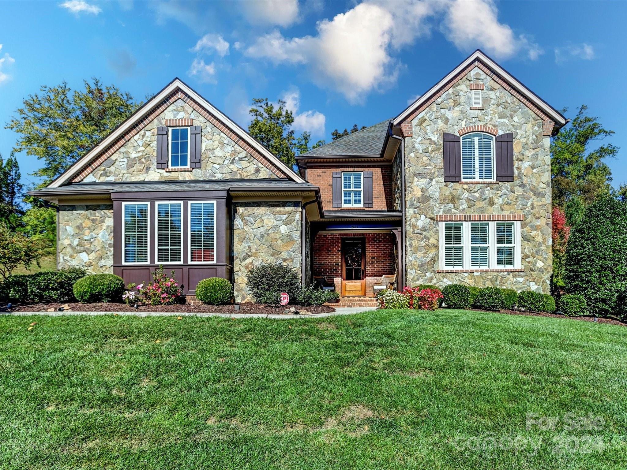 2437 Summers Glen Drive NW