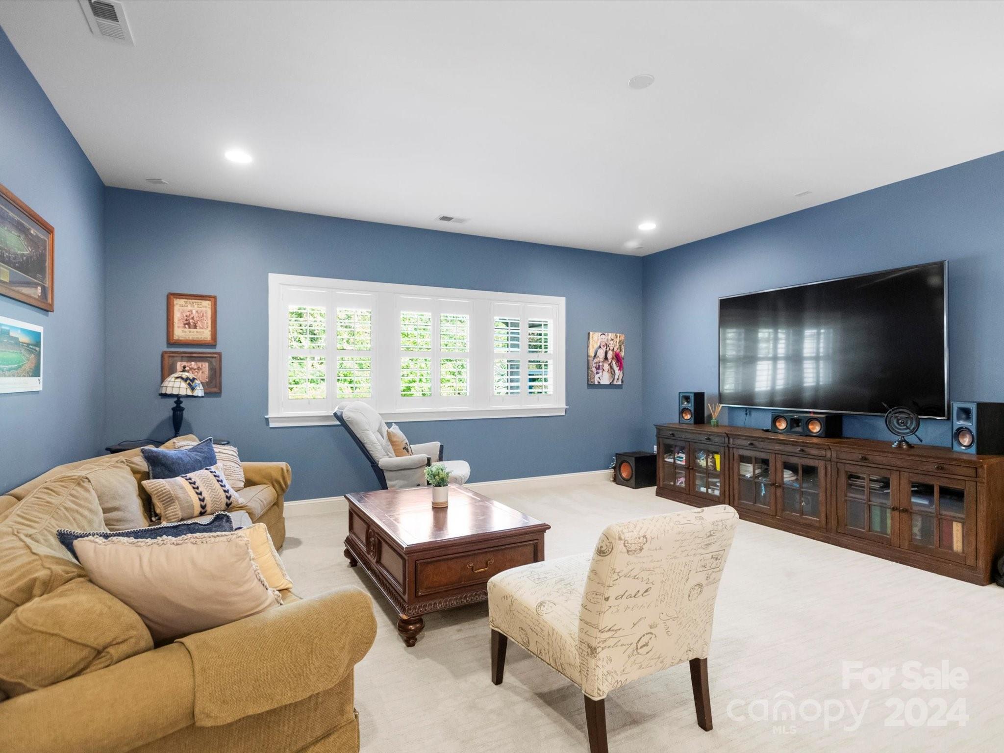 2437 Summers Glen Drive NW