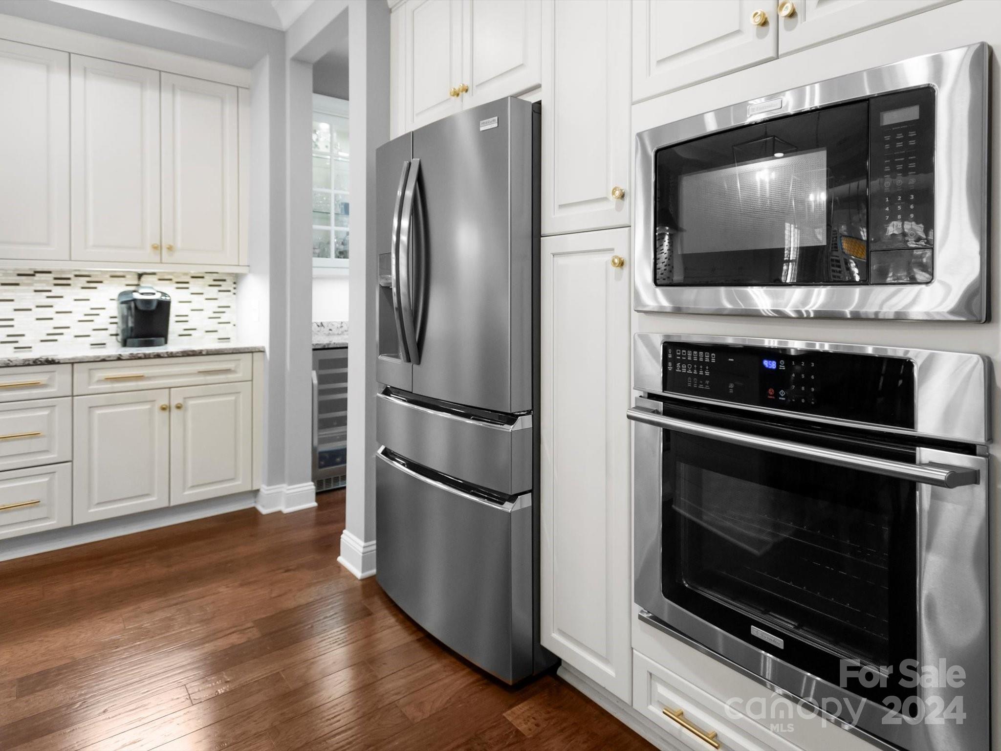 2437 Summers Glen Drive NW