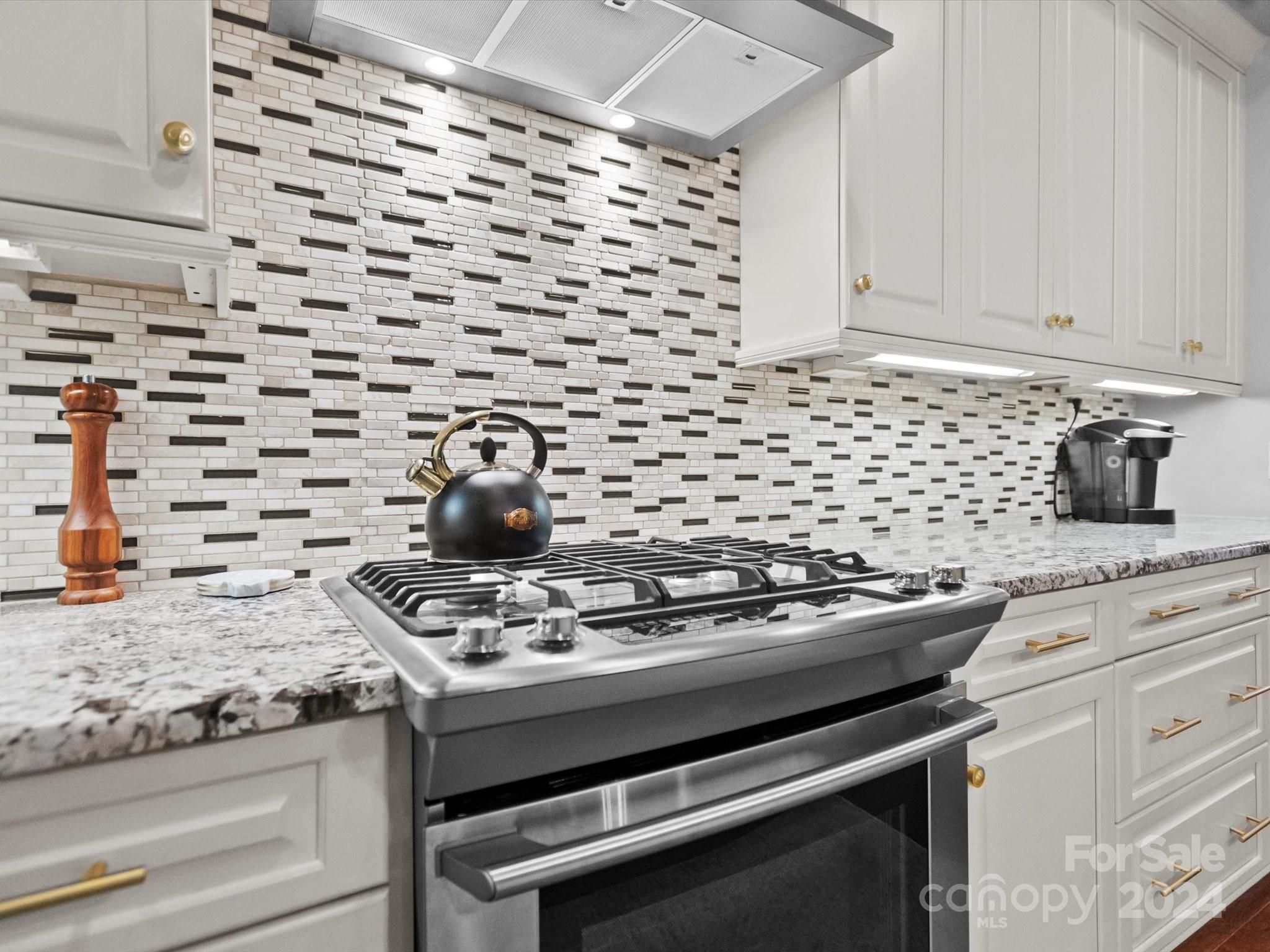 2437 Summers Glen Drive NW