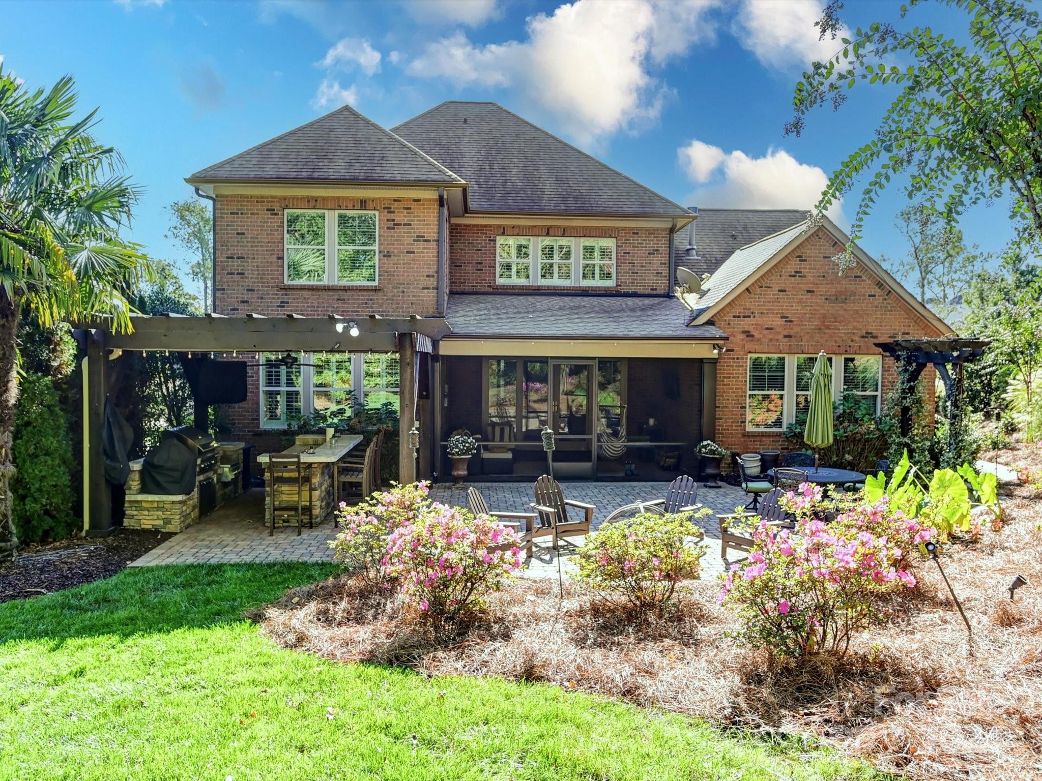 2437 Summers Glen Drive NW