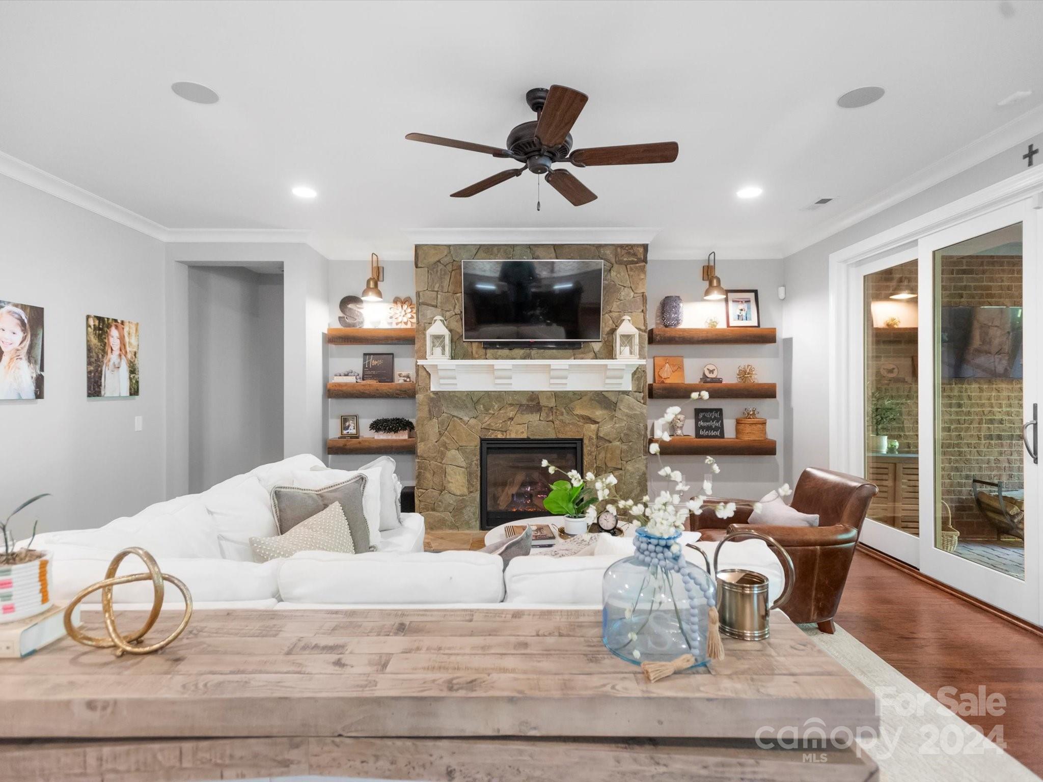 2437 Summers Glen Drive NW