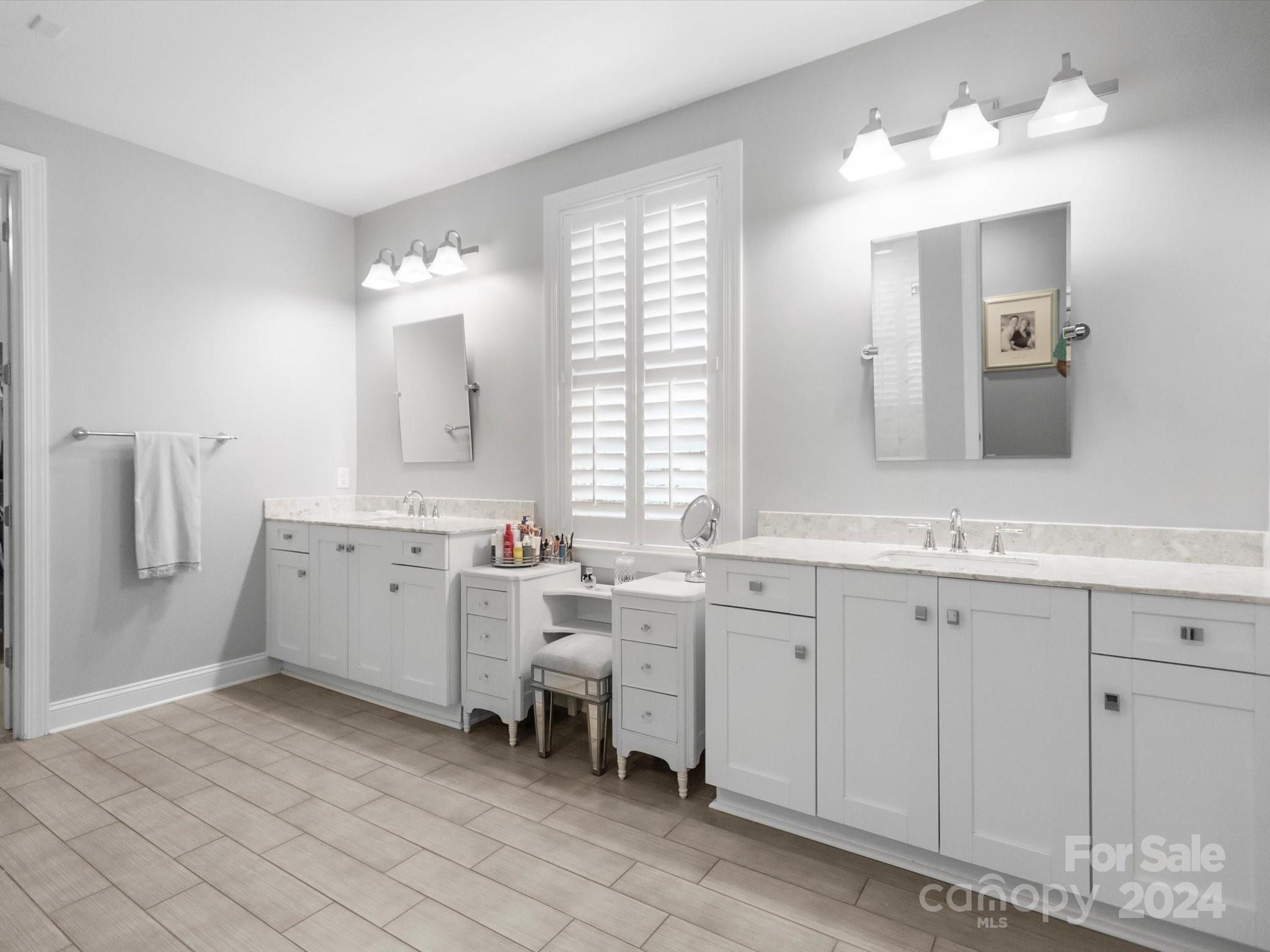 2437 Summers Glen Drive NW