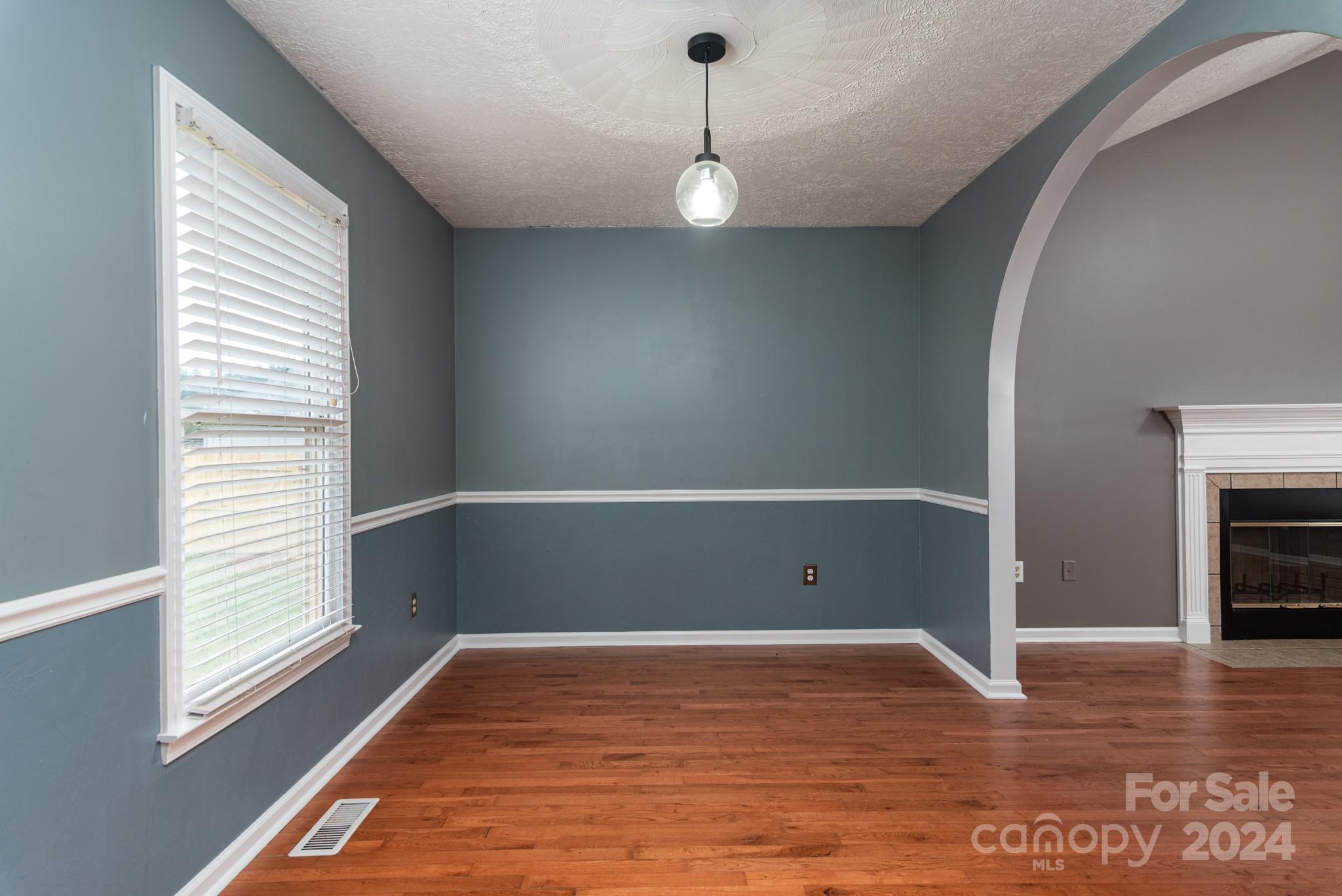 1100 Black Walnut Drive