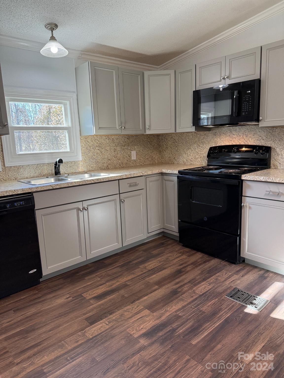 3222 Ole Country Lane