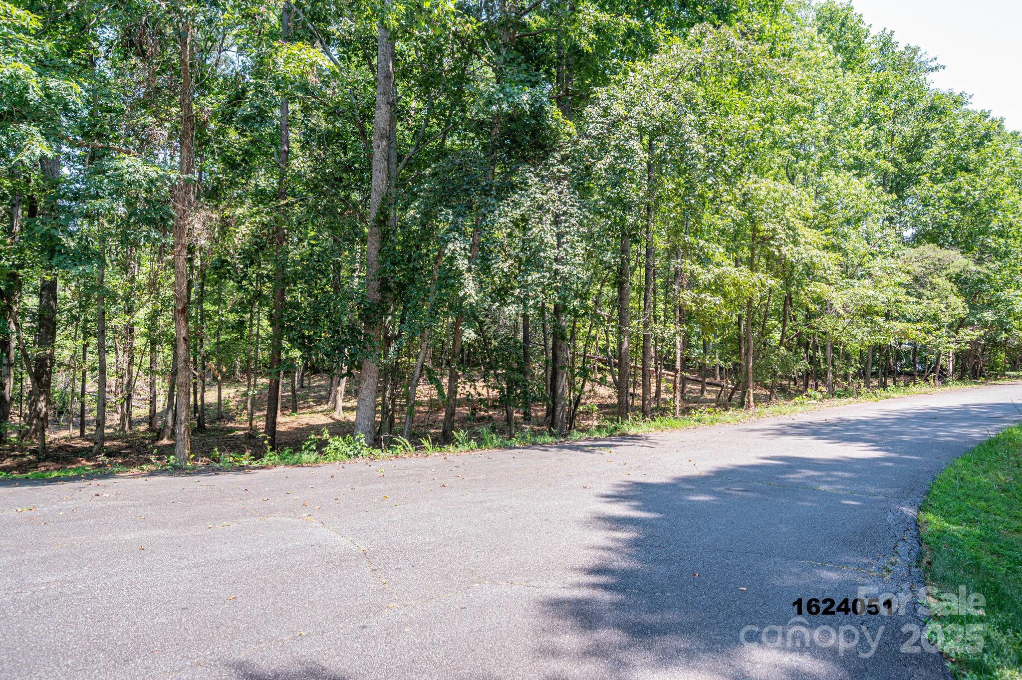 5 lot Annapolis Court