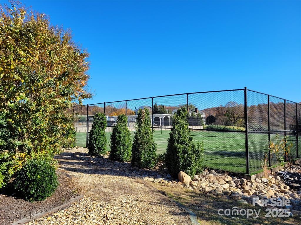 5 lot Annapolis Court