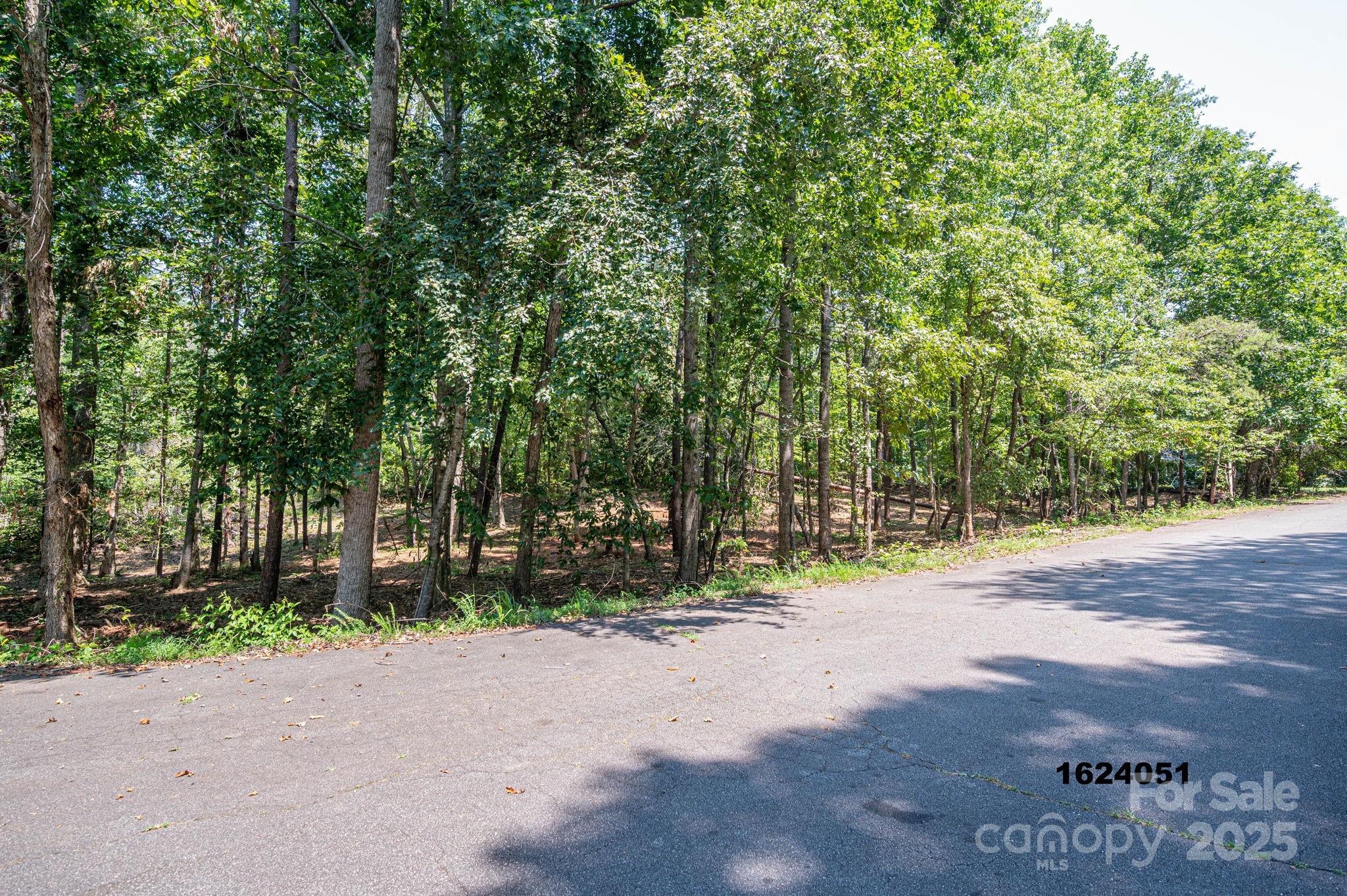 5 lot Annapolis Court