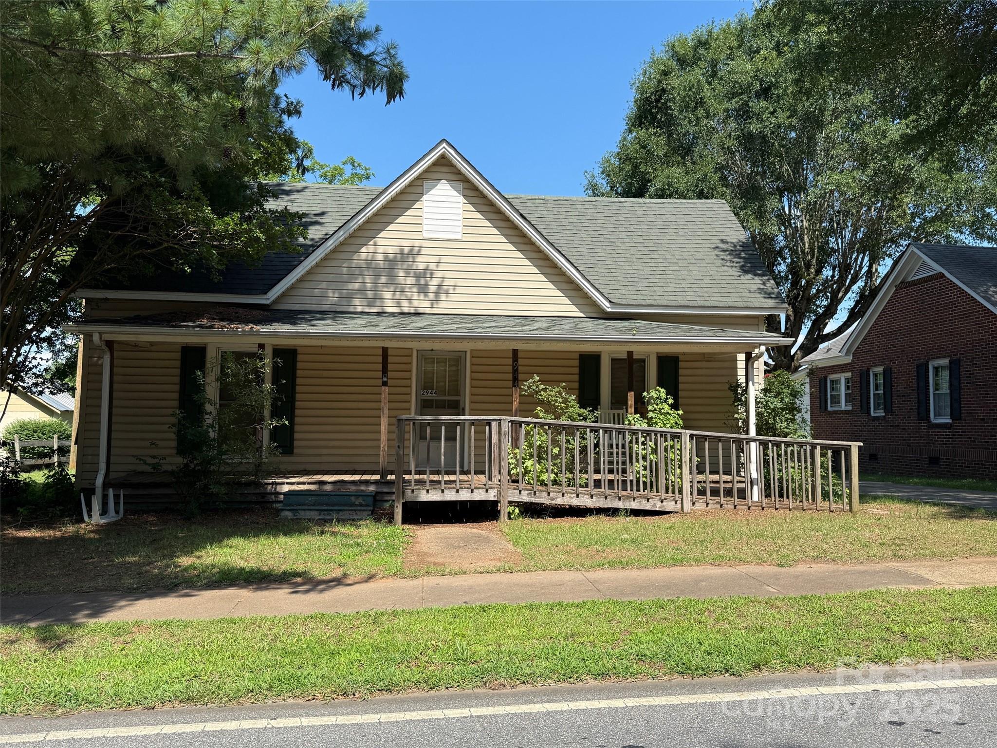 2944 N Lookout Street