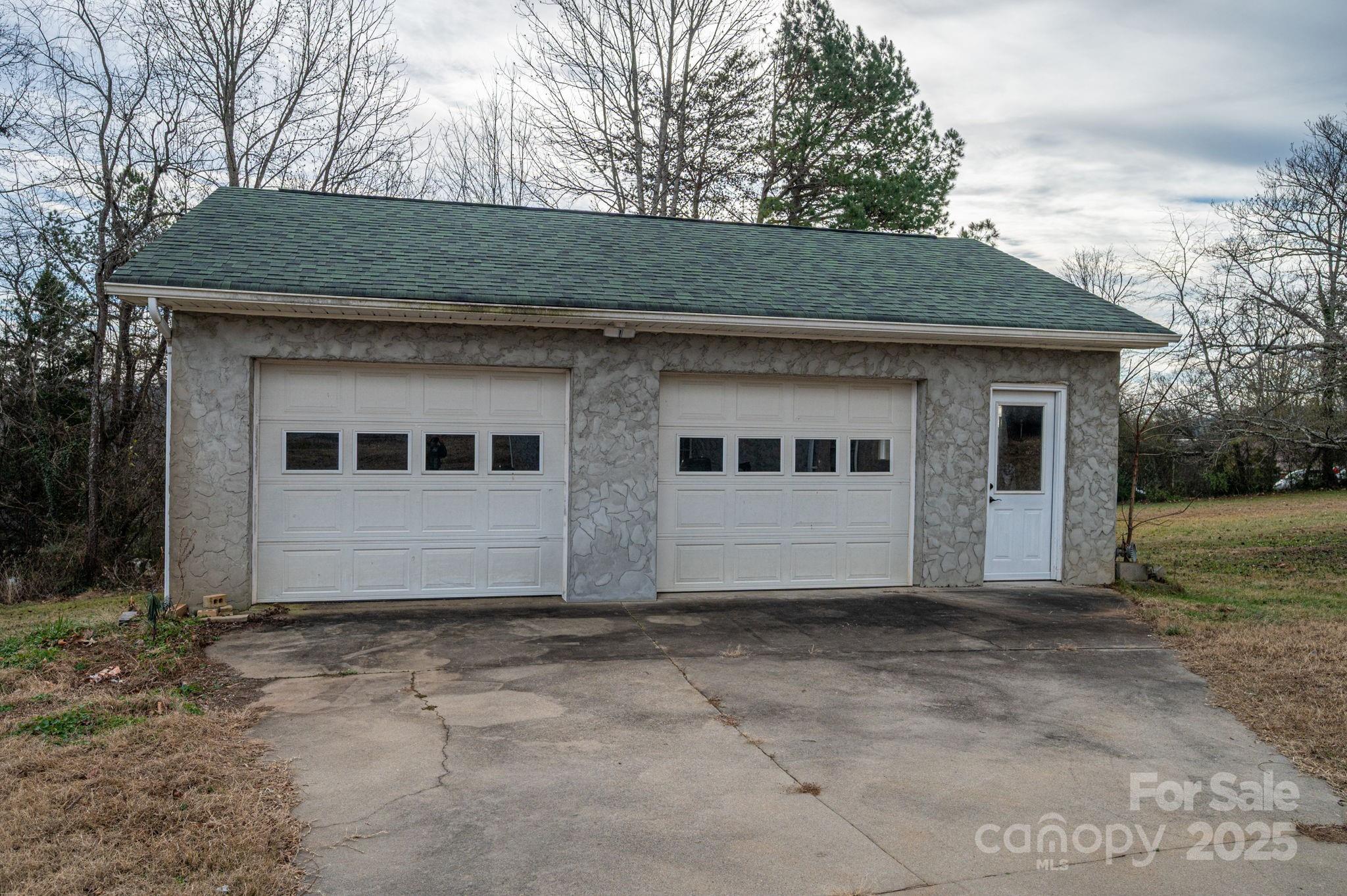 2541 Grandview Circle SW