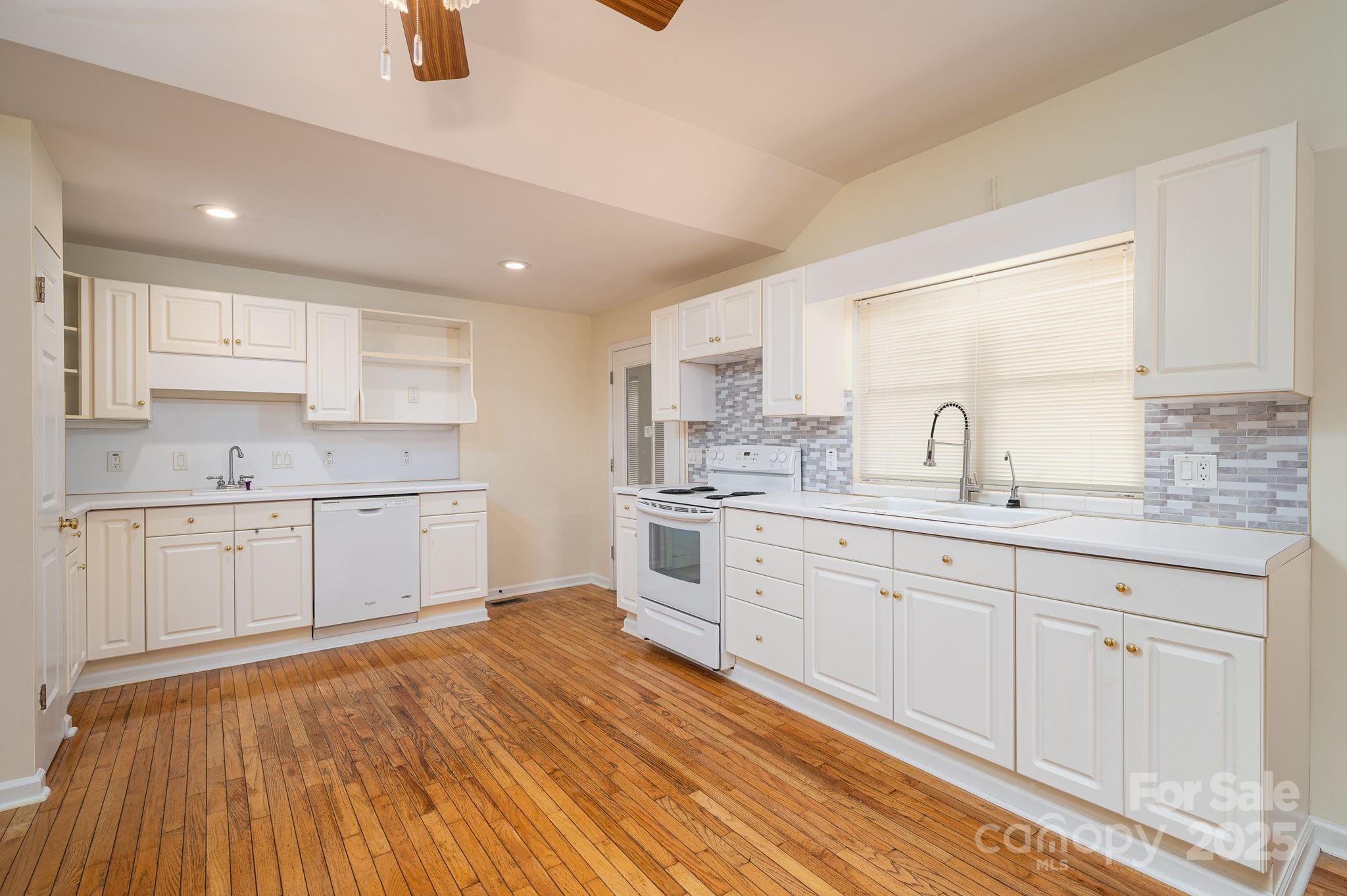 2541 Grandview Circle SW