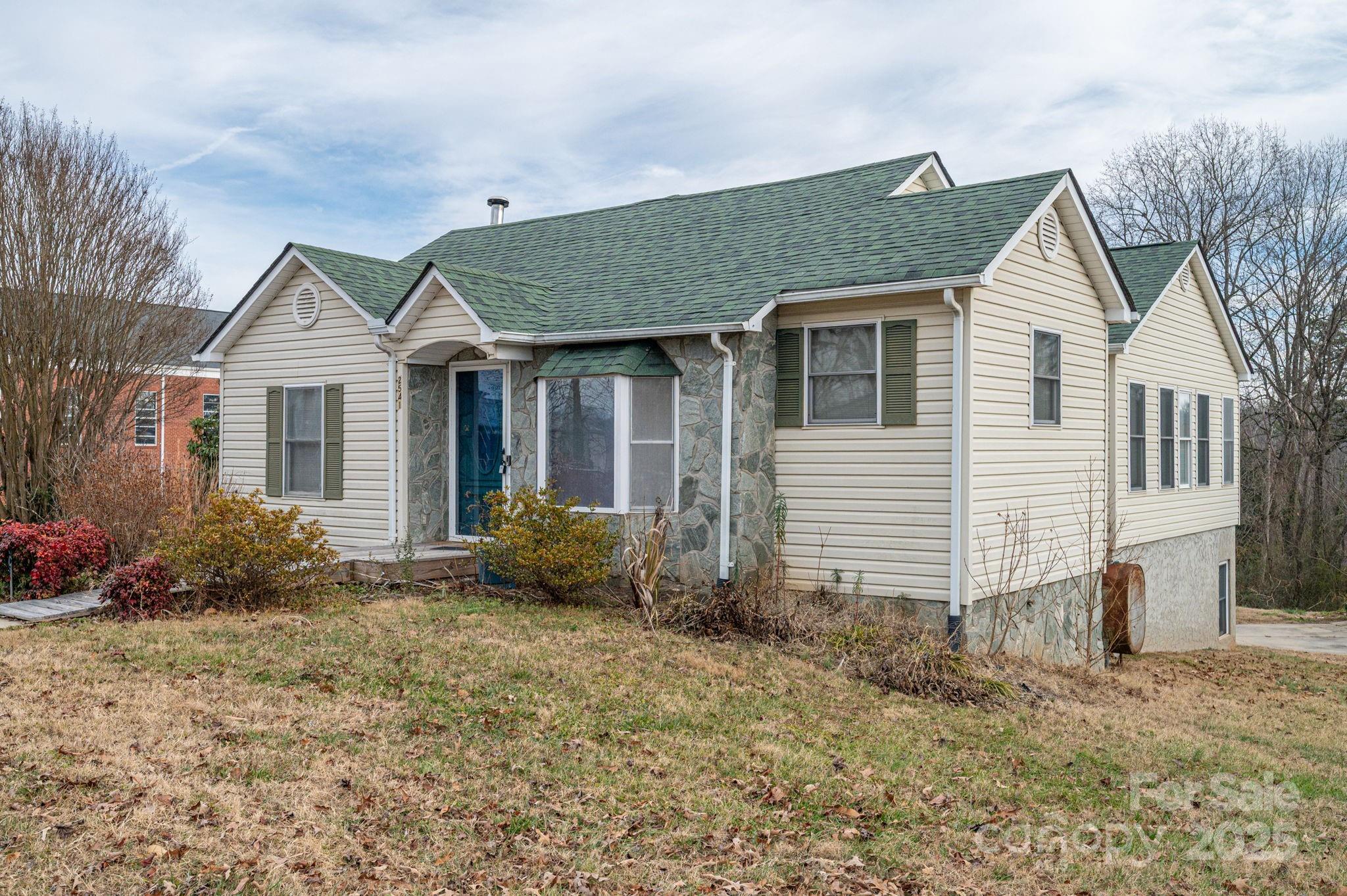 2541 Grandview Circle SW