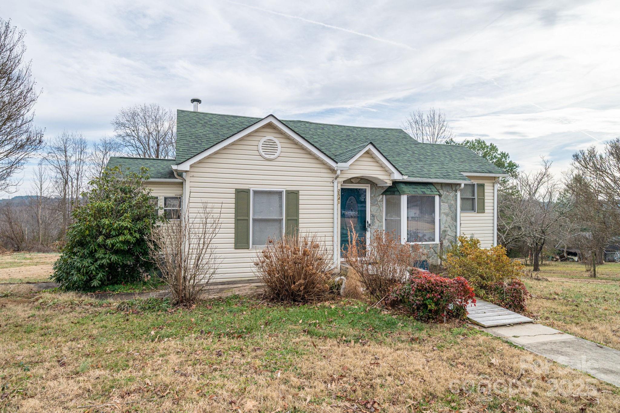 2541 Grandview Circle SW