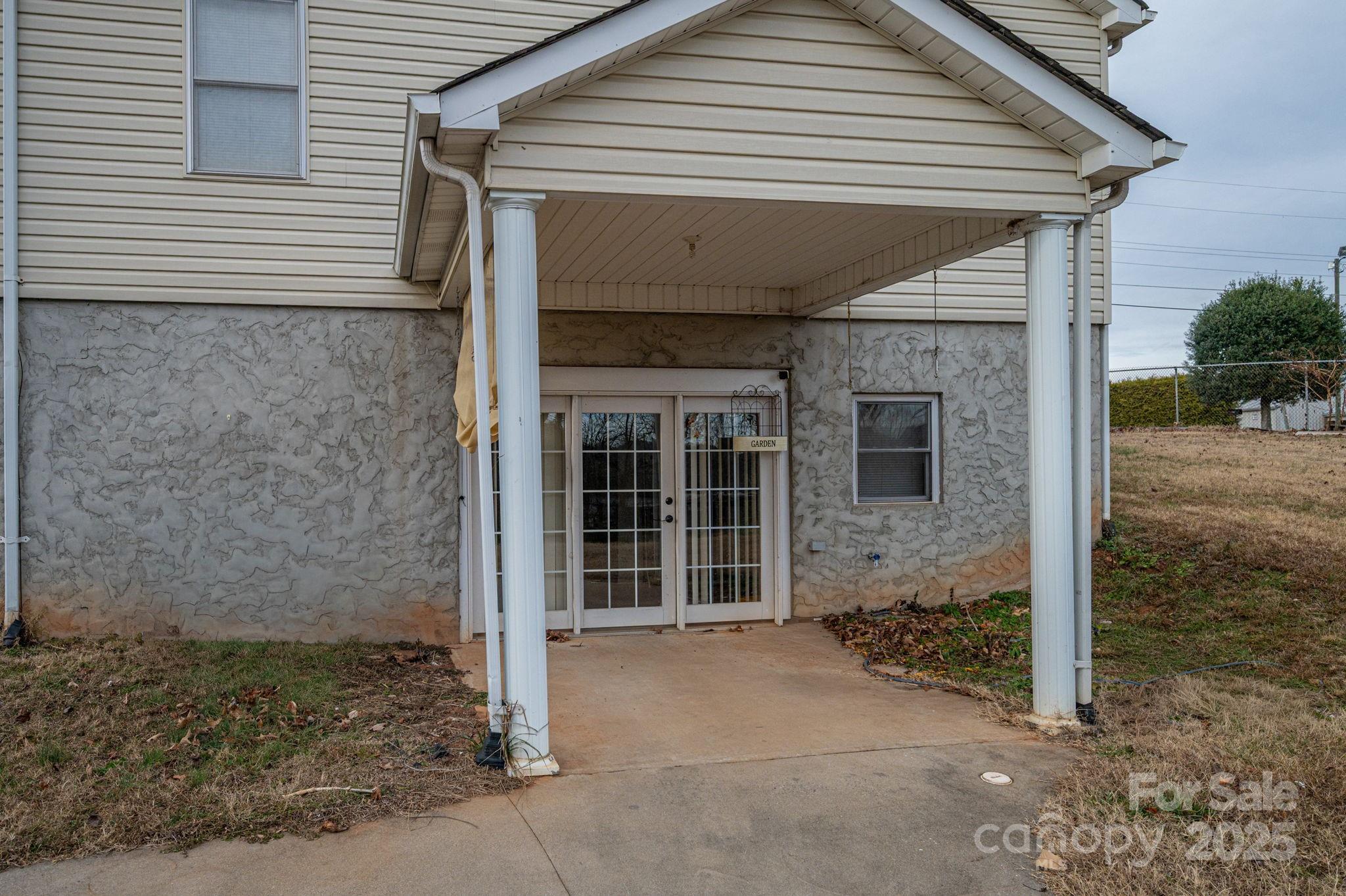 2541 Grandview Circle SW