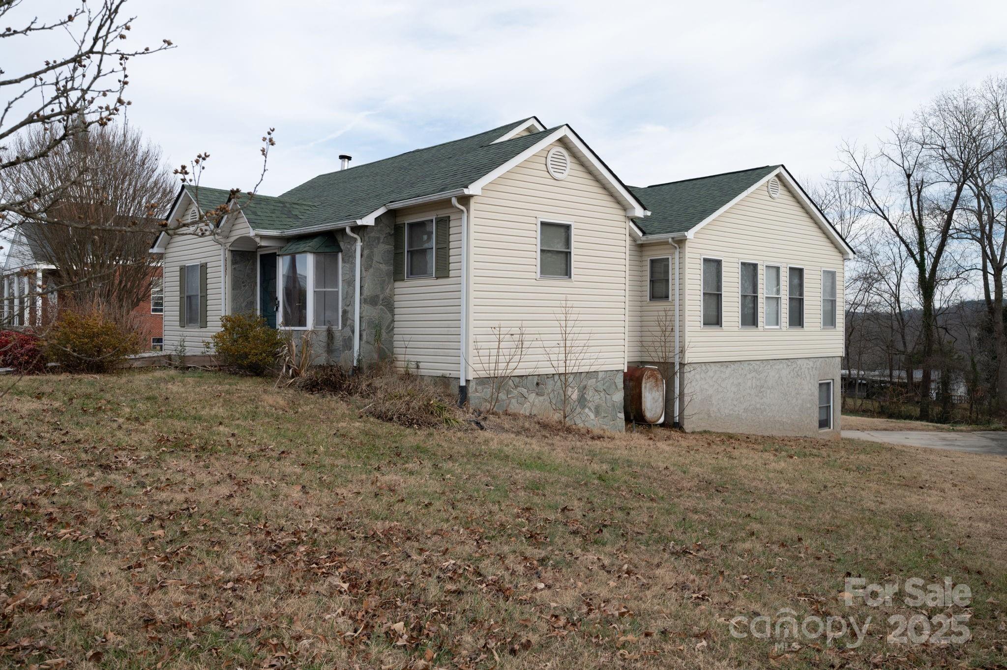 2541 Grandview Circle SW