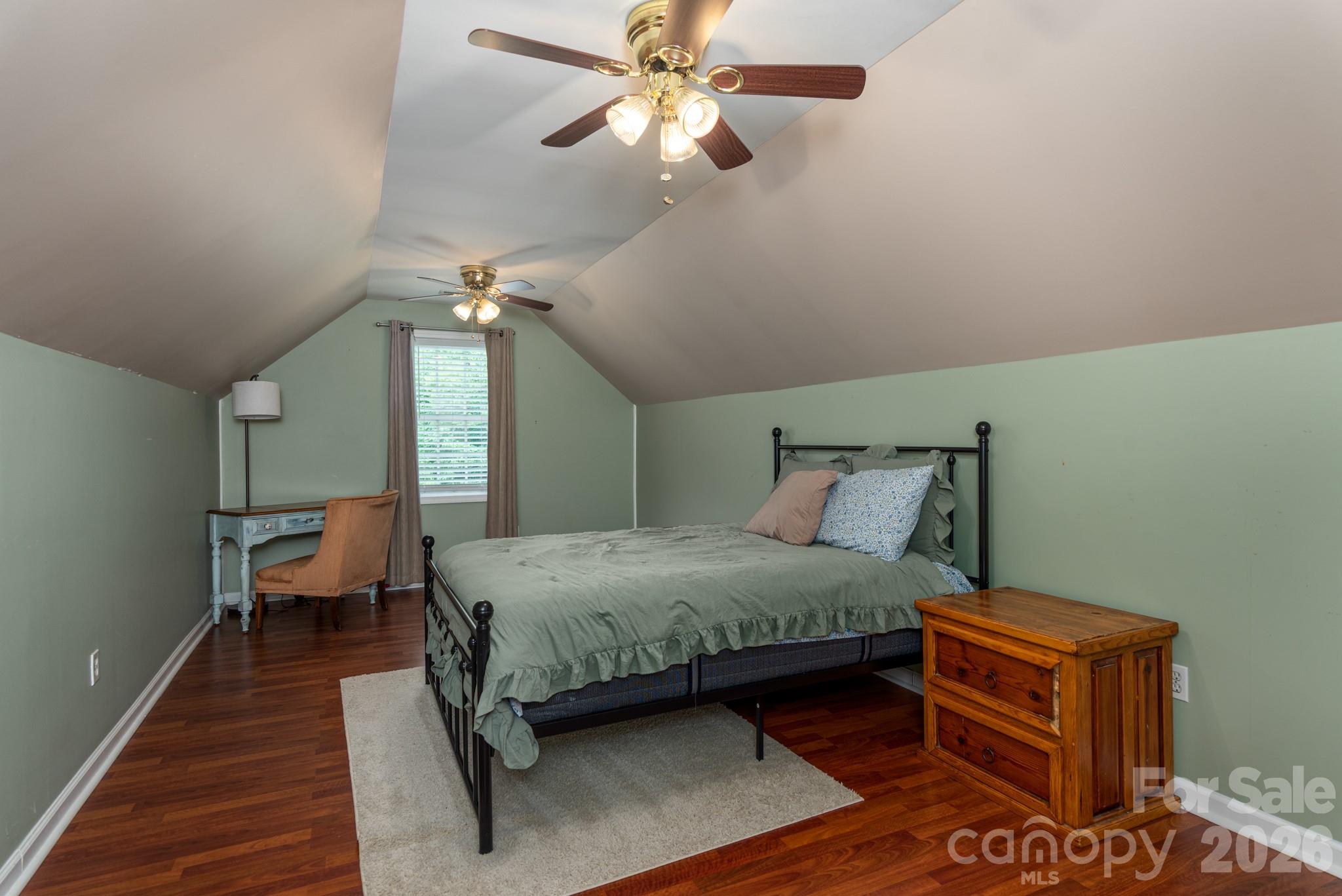 1091 ROLLINGWOOD Drive