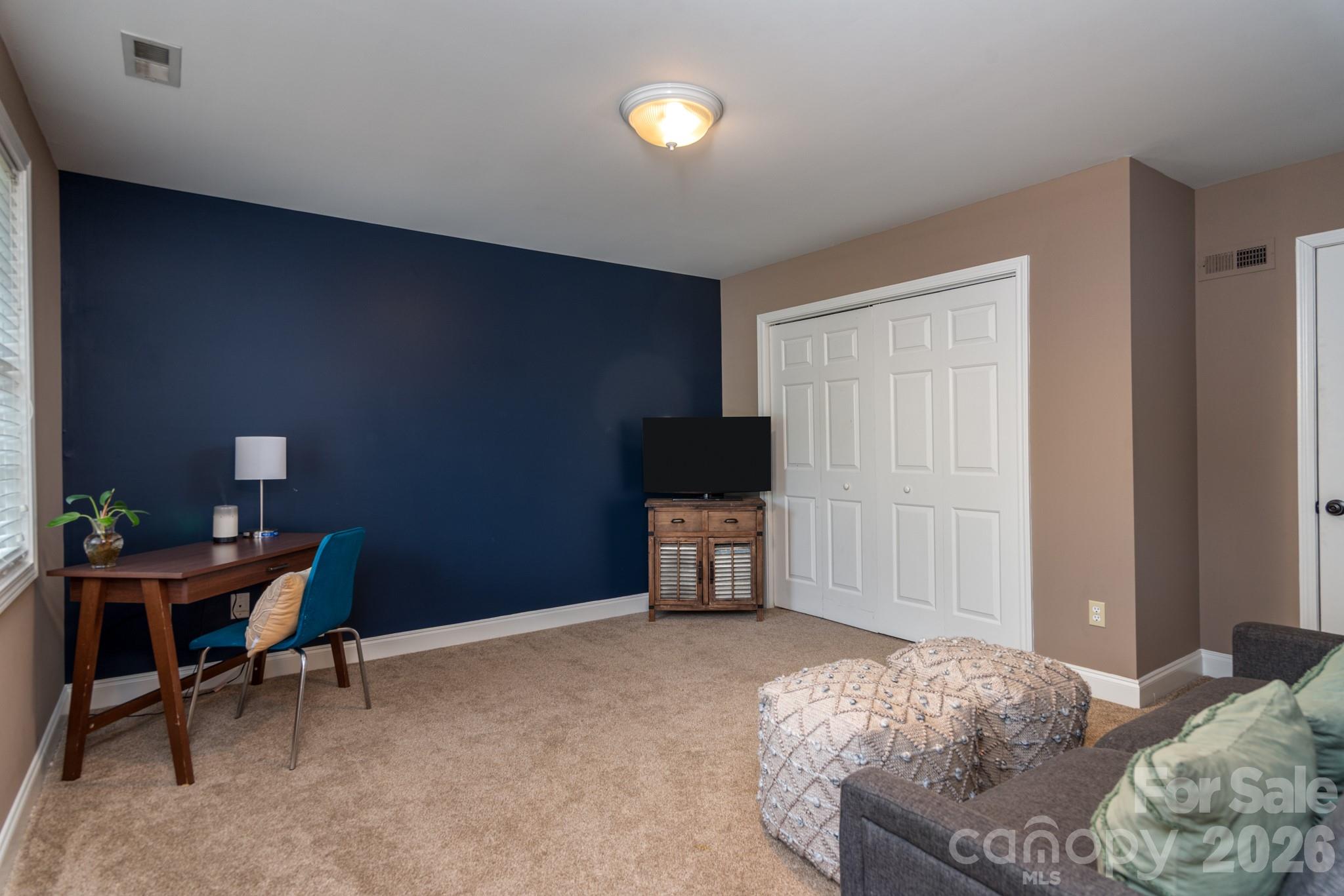 1091 ROLLINGWOOD Drive