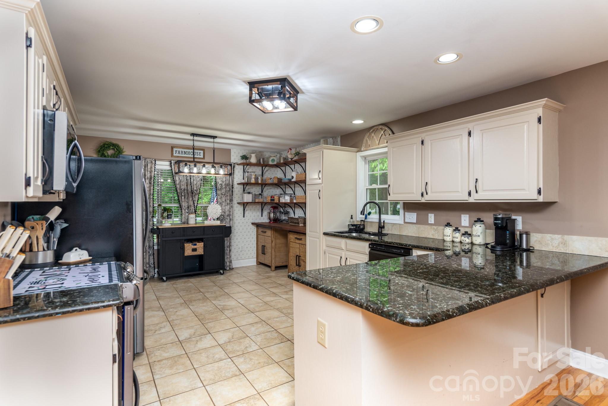 1091 ROLLINGWOOD Drive