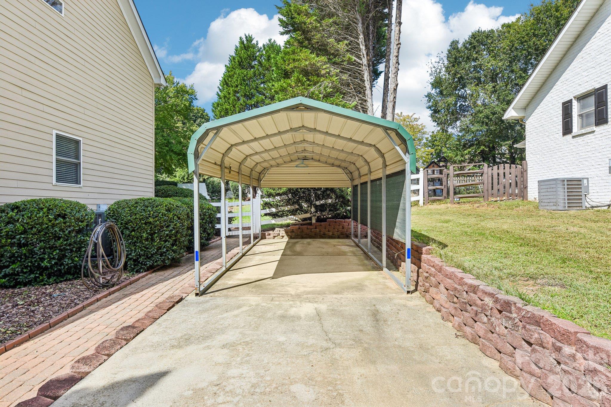 3573 Lake Shore Road S
