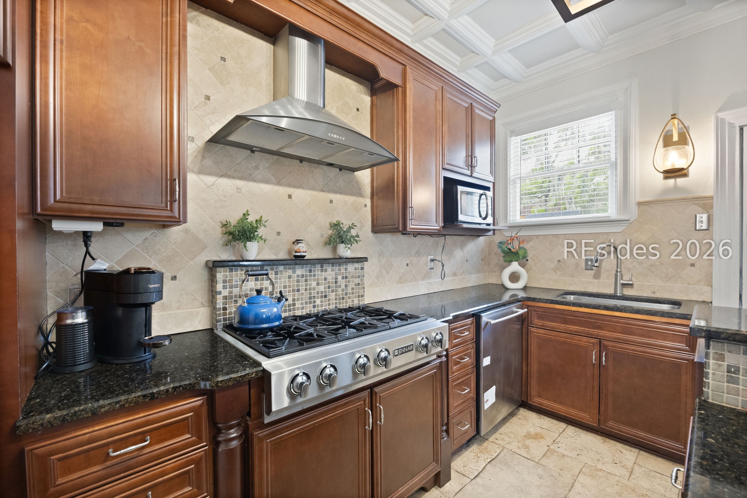 535 E 44th Street