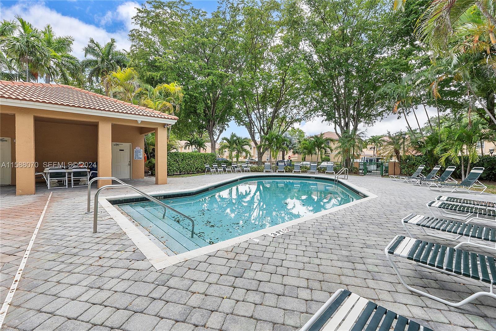 11375 Lakeview Drive 68U
