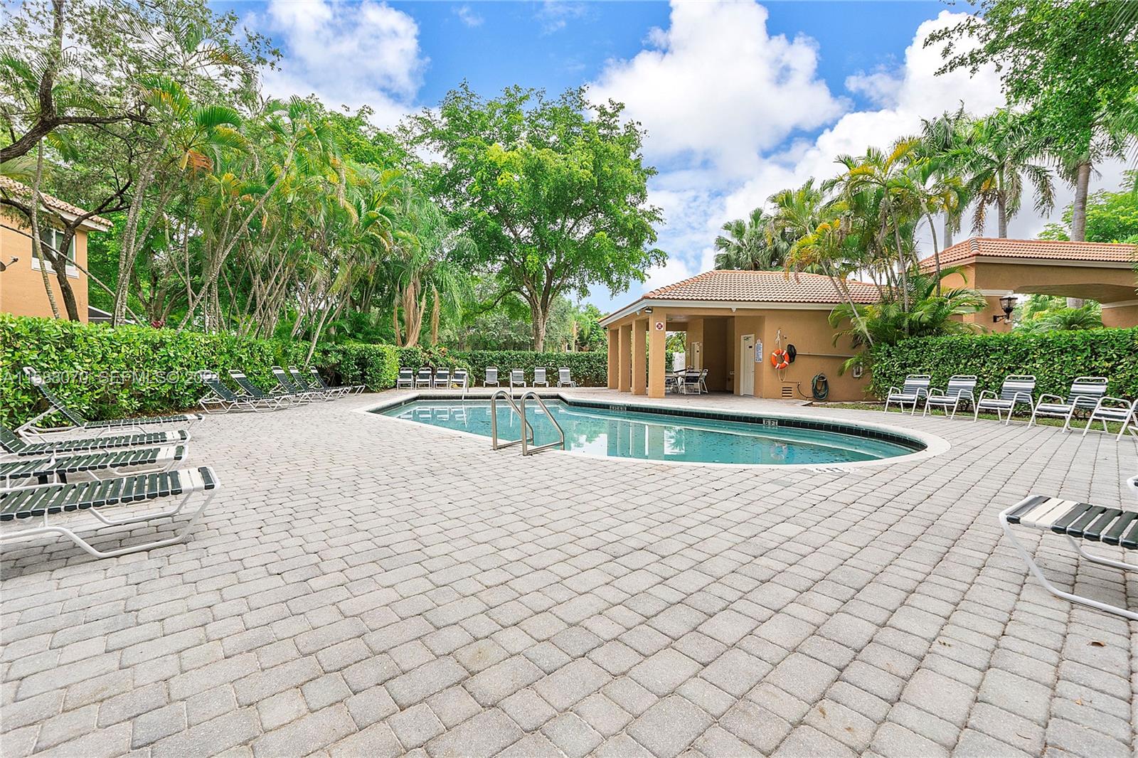11375 Lakeview Drive 68U
