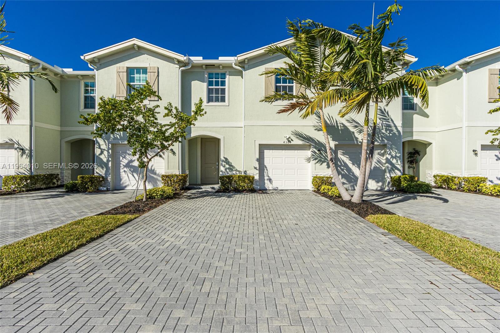 4303 Hammock Grove Drive