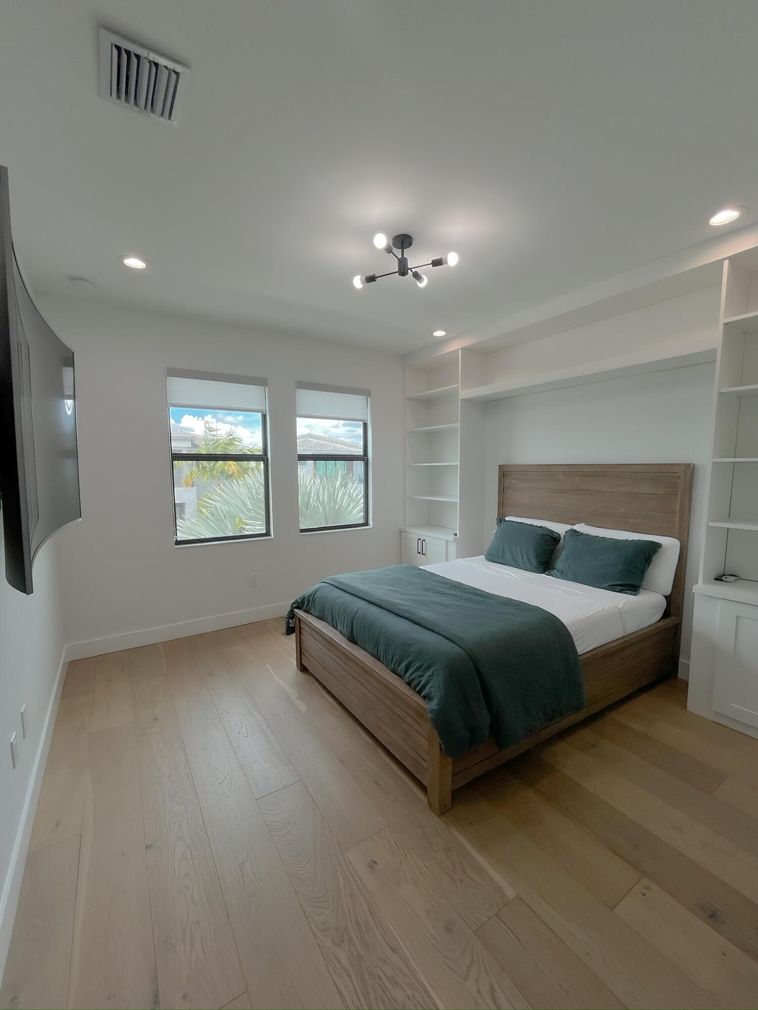 8227 Oceanus Drive
