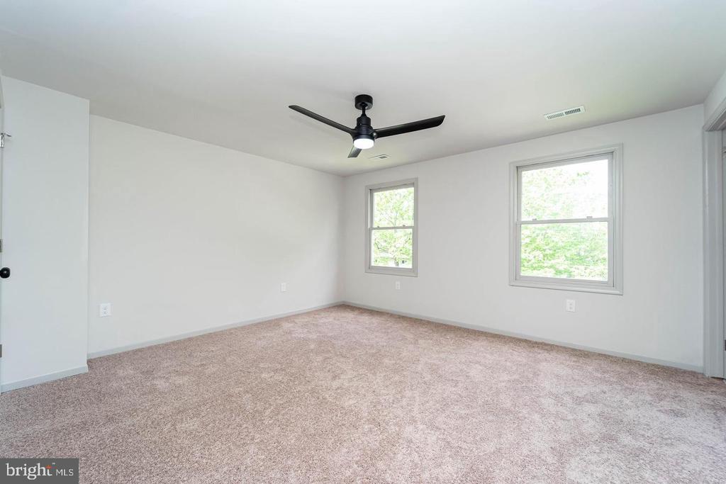 5704 BROADWATER PARKWAY