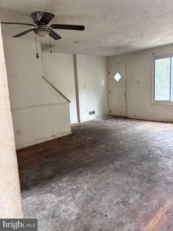 5203 DEAL DRIVE